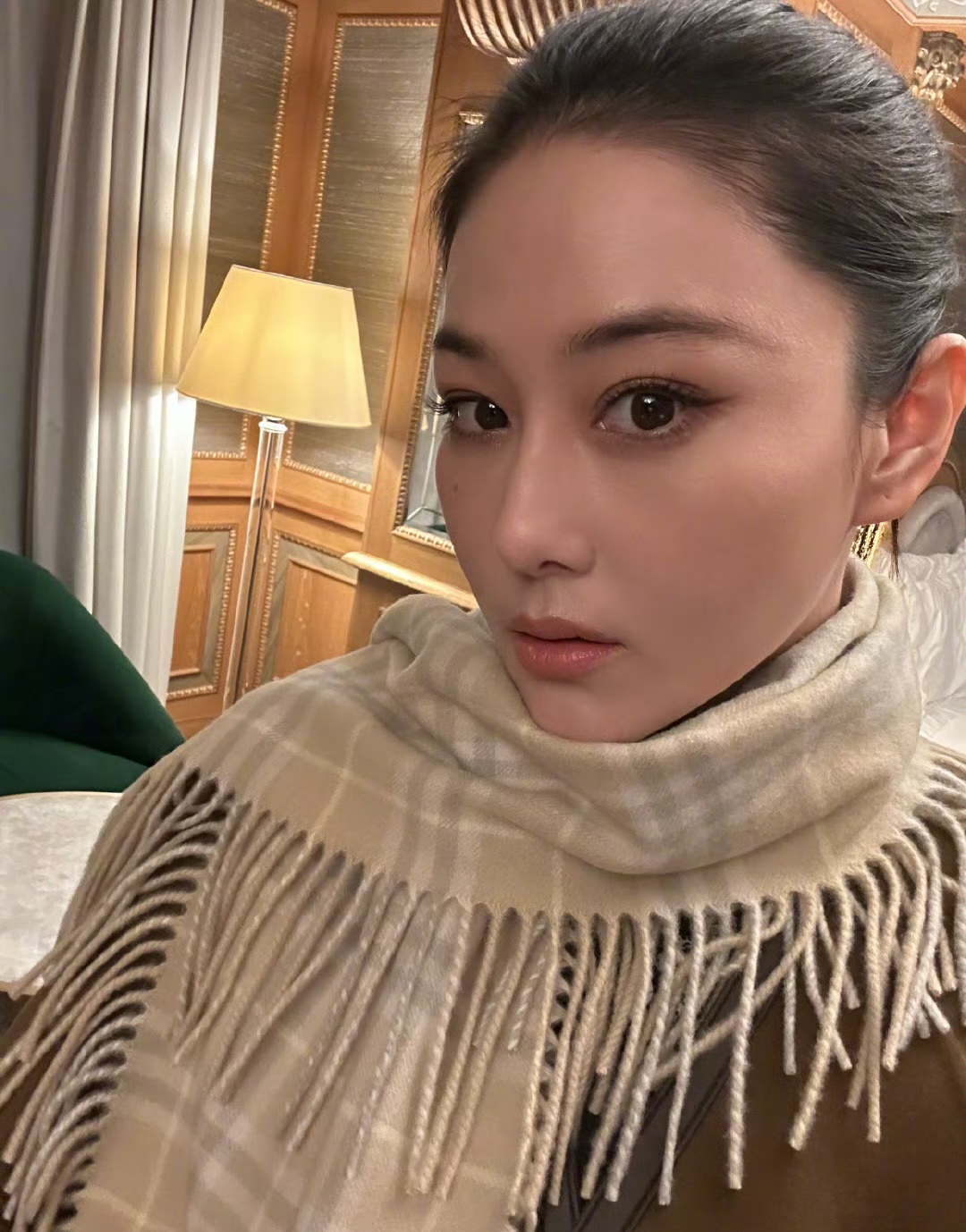 张馨予真是浓颜系大美女身材高挑长相大气五官特别权威美的很有