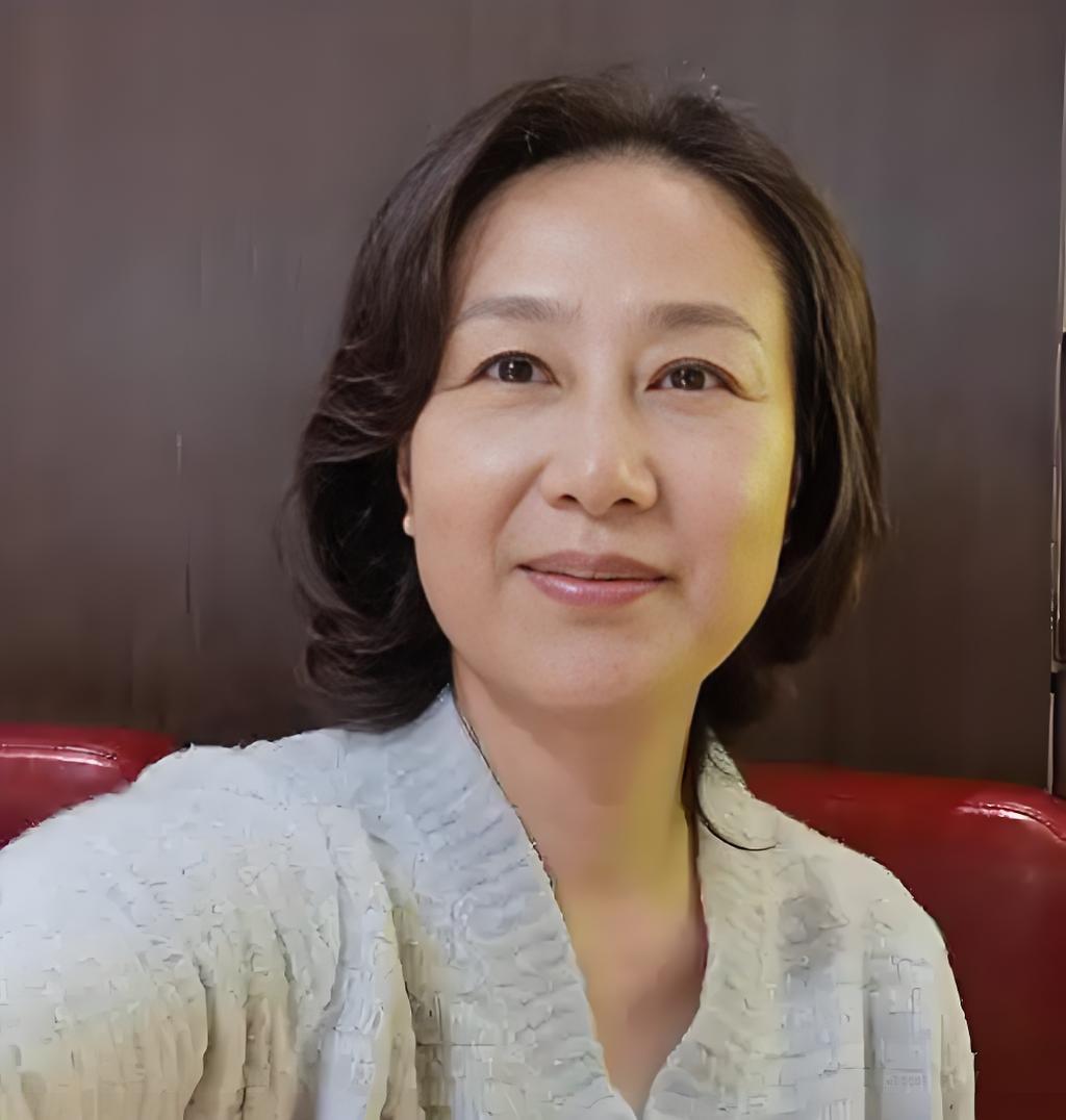 吴玉芳,1963年1月31日出生在中国上海市,毕业于北京电影学院,中国内地