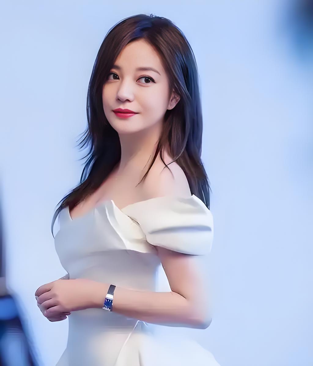 ,1976年3月12日出生于安徽省芜湖市,中国内地影视女