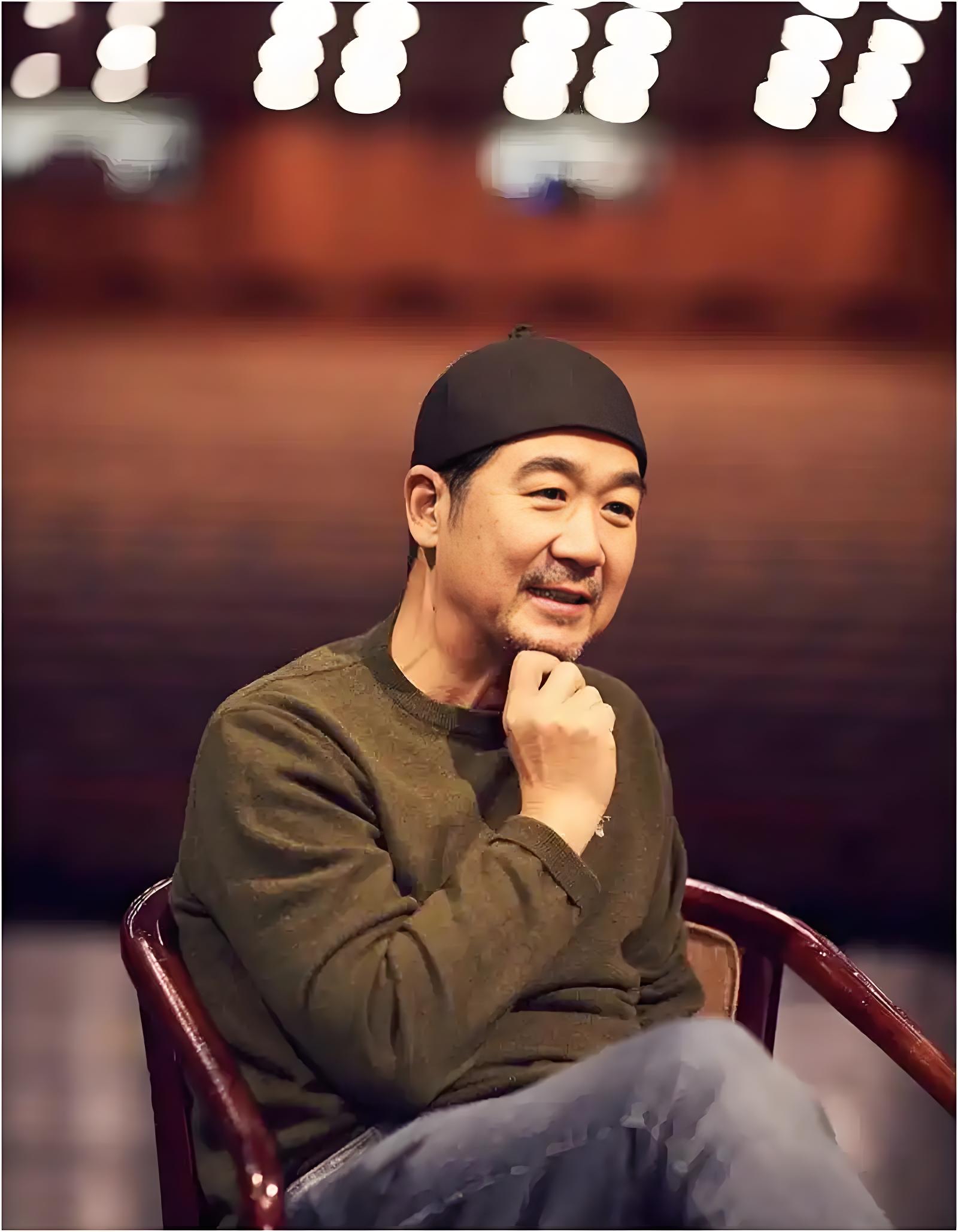 张国立,1955年1月17日出生于天津市,毕业于成都铁二局文工团学员班