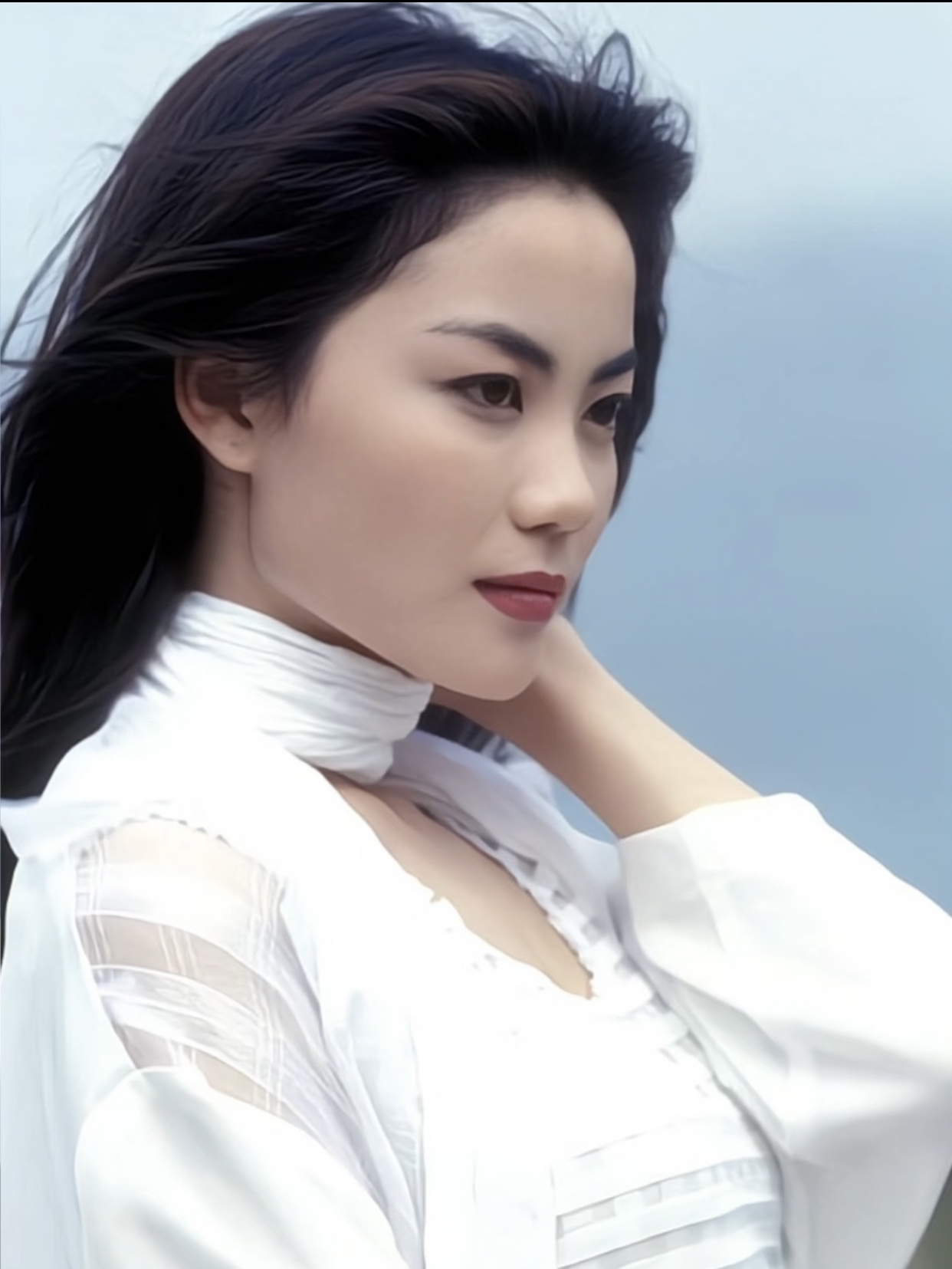 年轻时的王菲颜值暴击谁能扛住?一袭白衣造型直接美到封神!