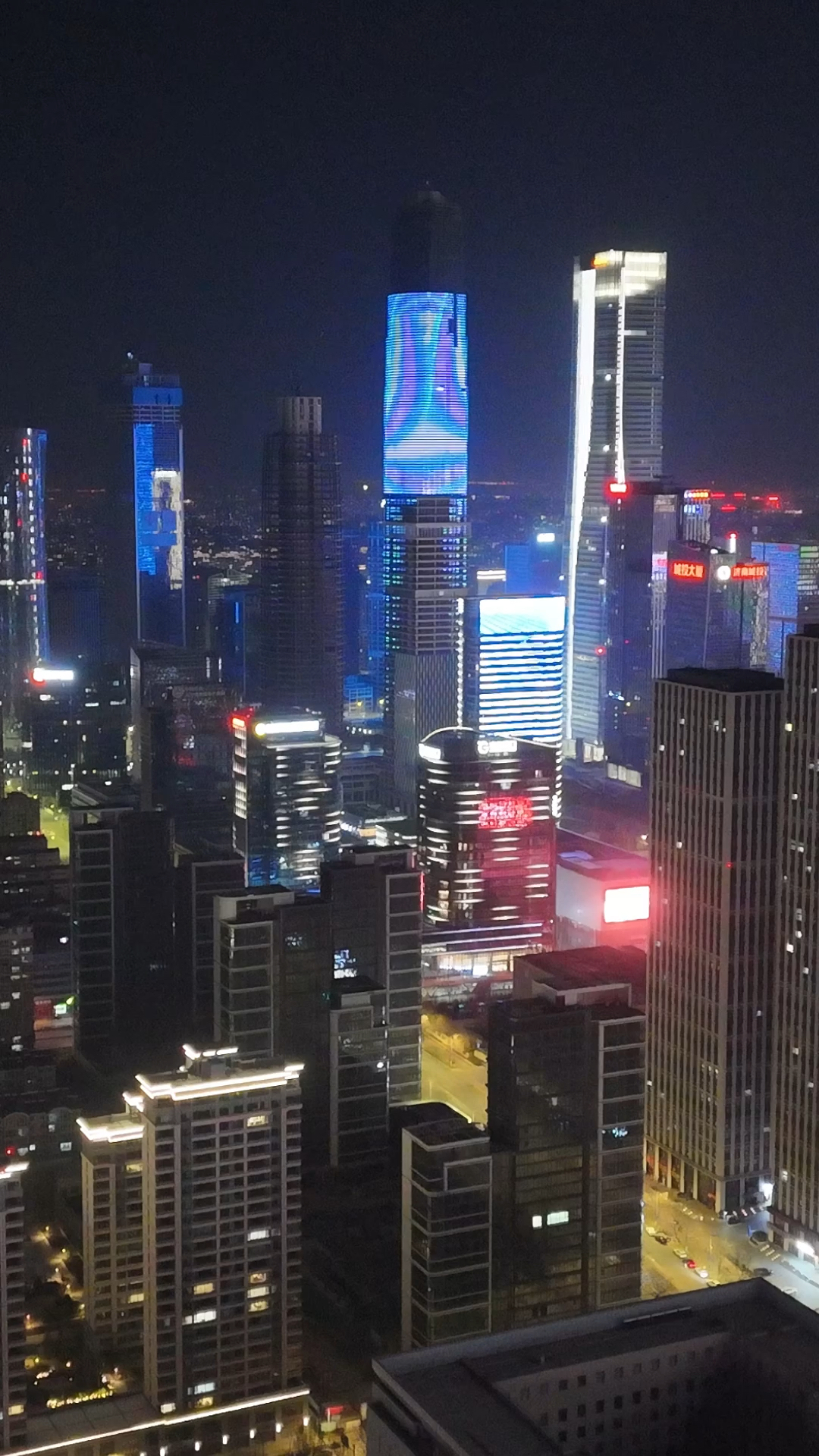 航拍济南cbd春节灯光秀,高楼大厦张灯结彩迎新春