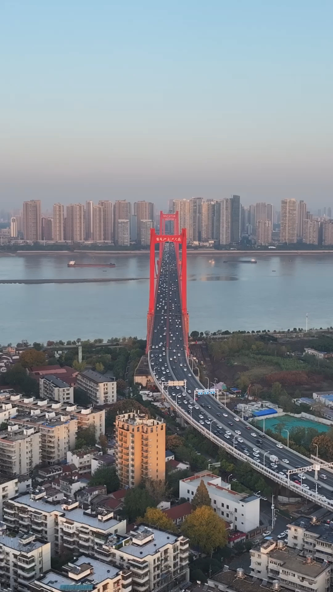 航拍湖北武汉鹦鹉洲长江大桥