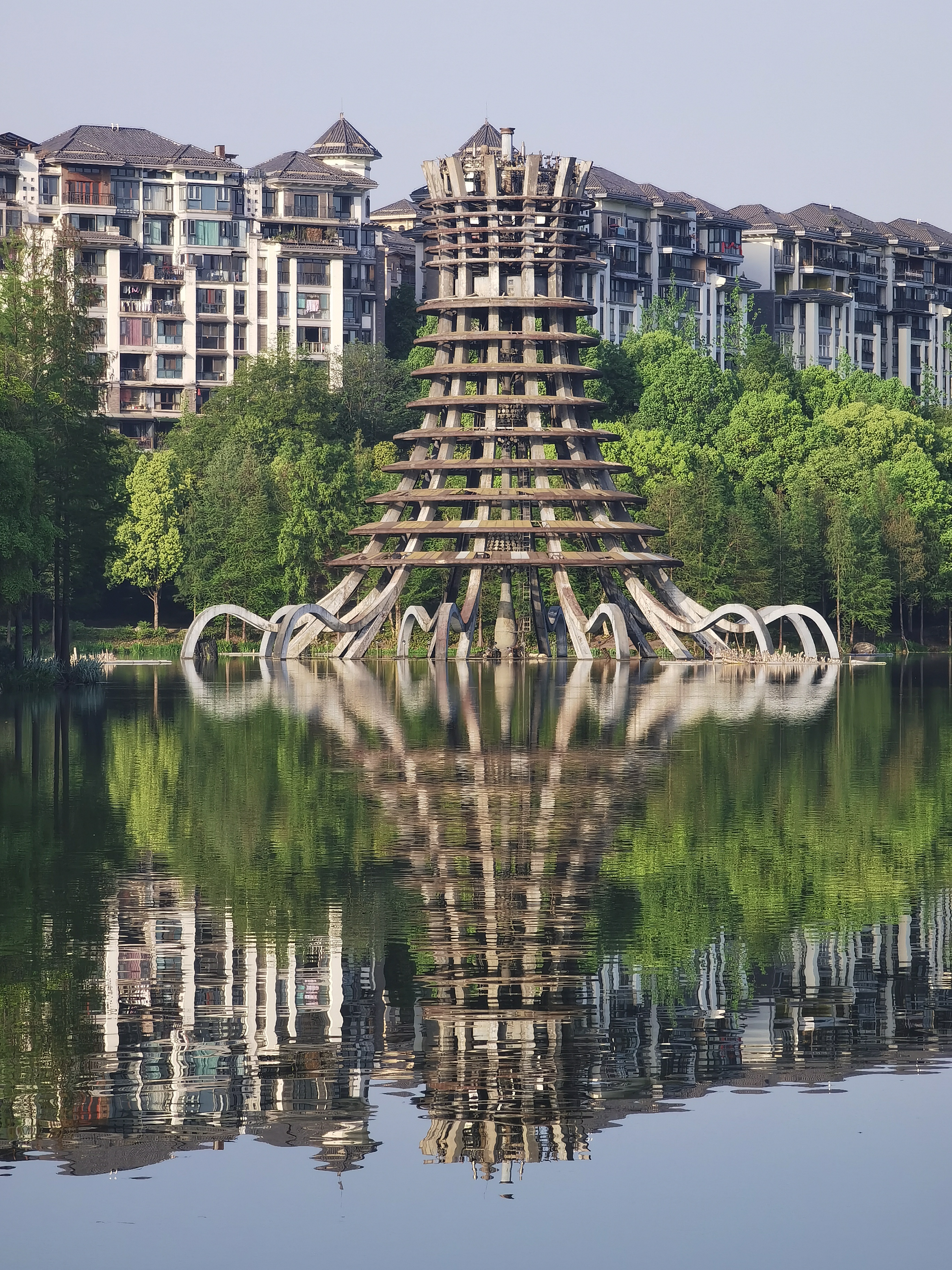 我满身汗水,冲进了璧山区秀湖公园的厕所,没想到,冰火两重天的体验!