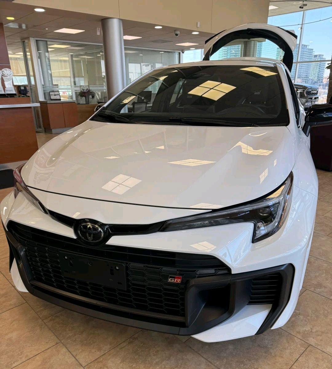 新款丰田卡罗拉驾临,两厢运动外观媲美honda思域