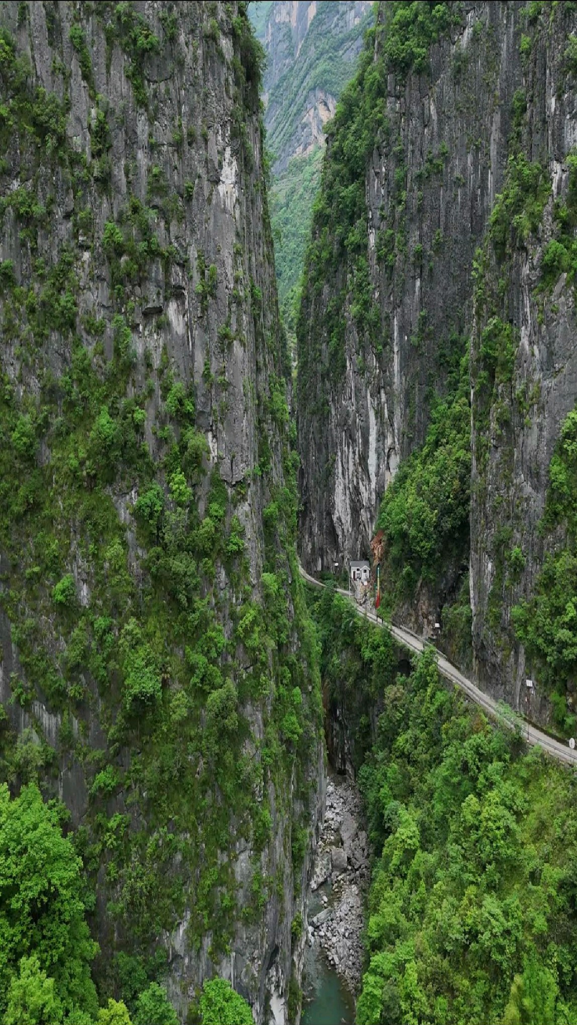 亚洲第一深谷,重庆兰英大峡谷,最深处2400余米,太震撼了