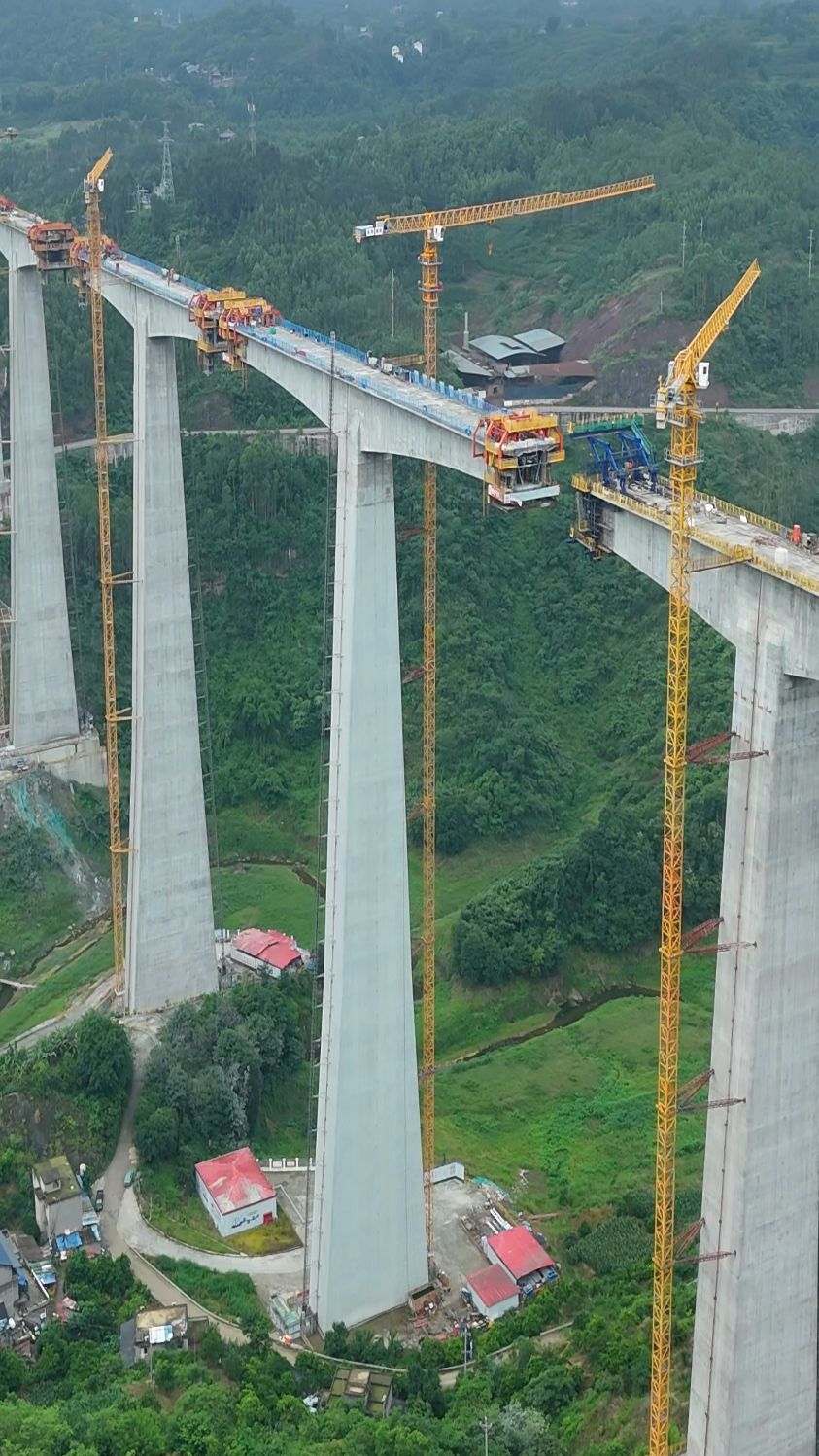中国高铁第一桥,涪陵蔡家沟双线特大桥,其最大墩高150.5米
