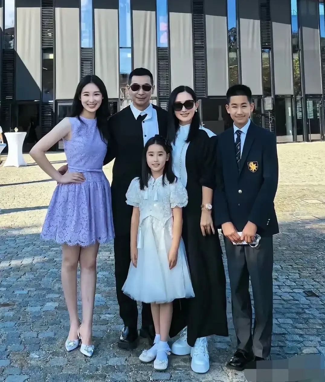 这位男演员啊,在演艺圈那是公认的大帅哥,演技特别