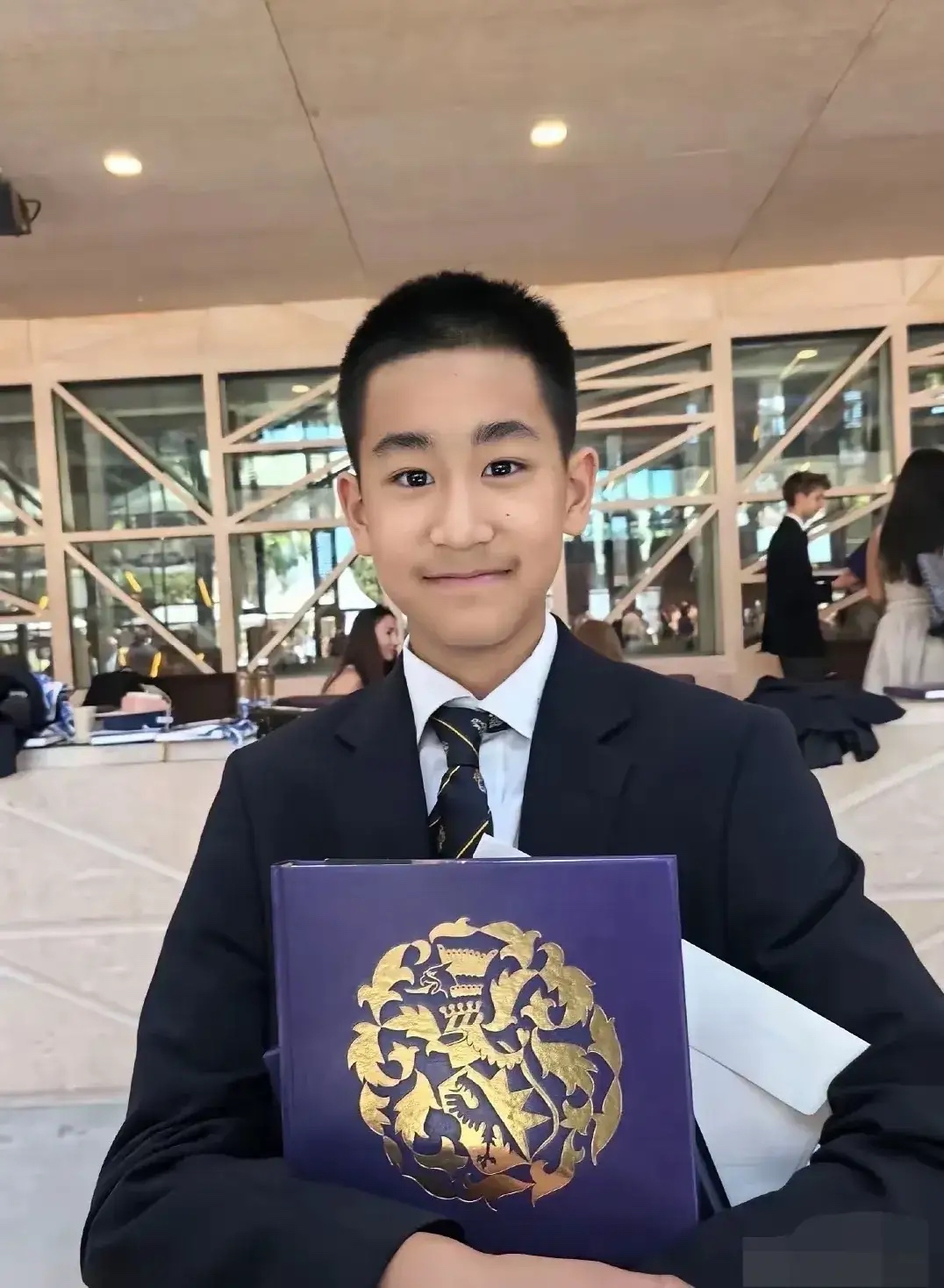 这位男演员啊,在演艺圈那是公认的大帅哥,演技特别