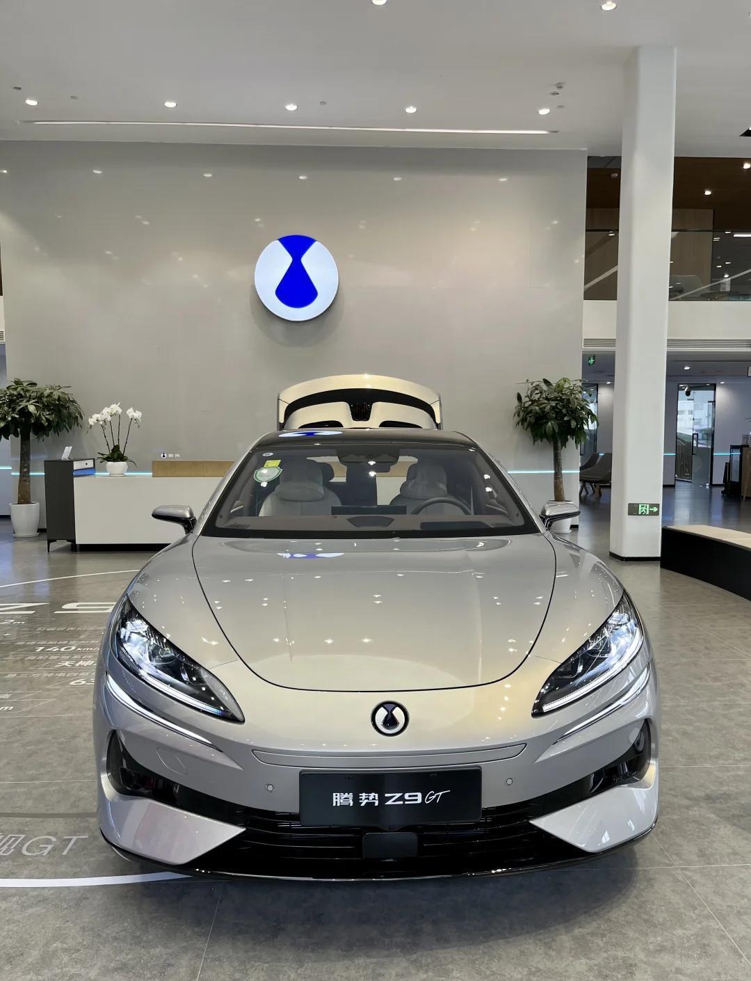 纯电续航1036km腾势z9gt入门版超500马力配碳纤维内饰