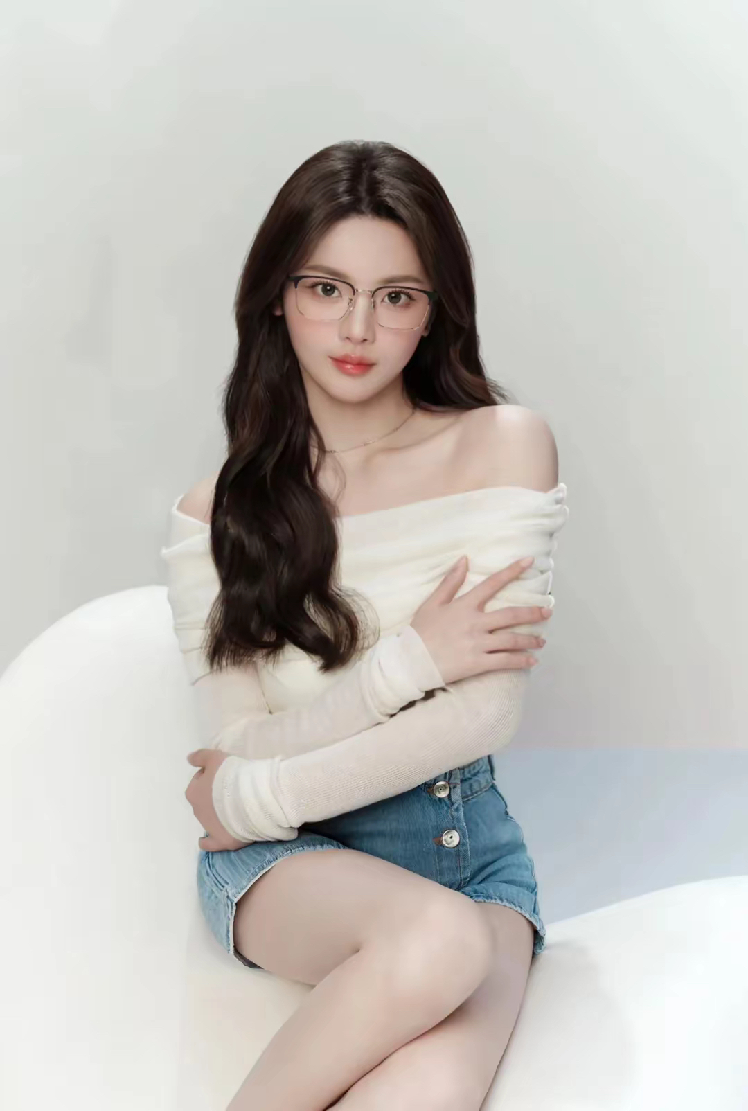 杨超越眼镜代言写真