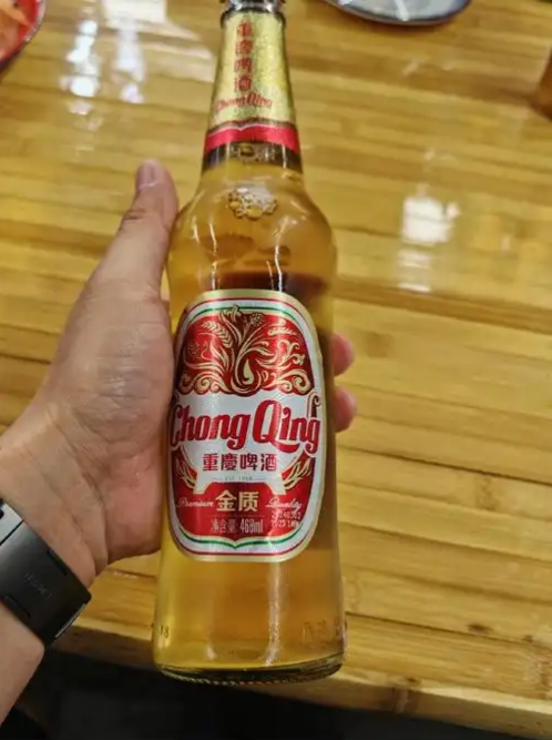 金湘重庆啤酒重庆啤酒v8国宾啤酒重庆88啤酒大瓶重庆喝酒图片酒瓶重庆