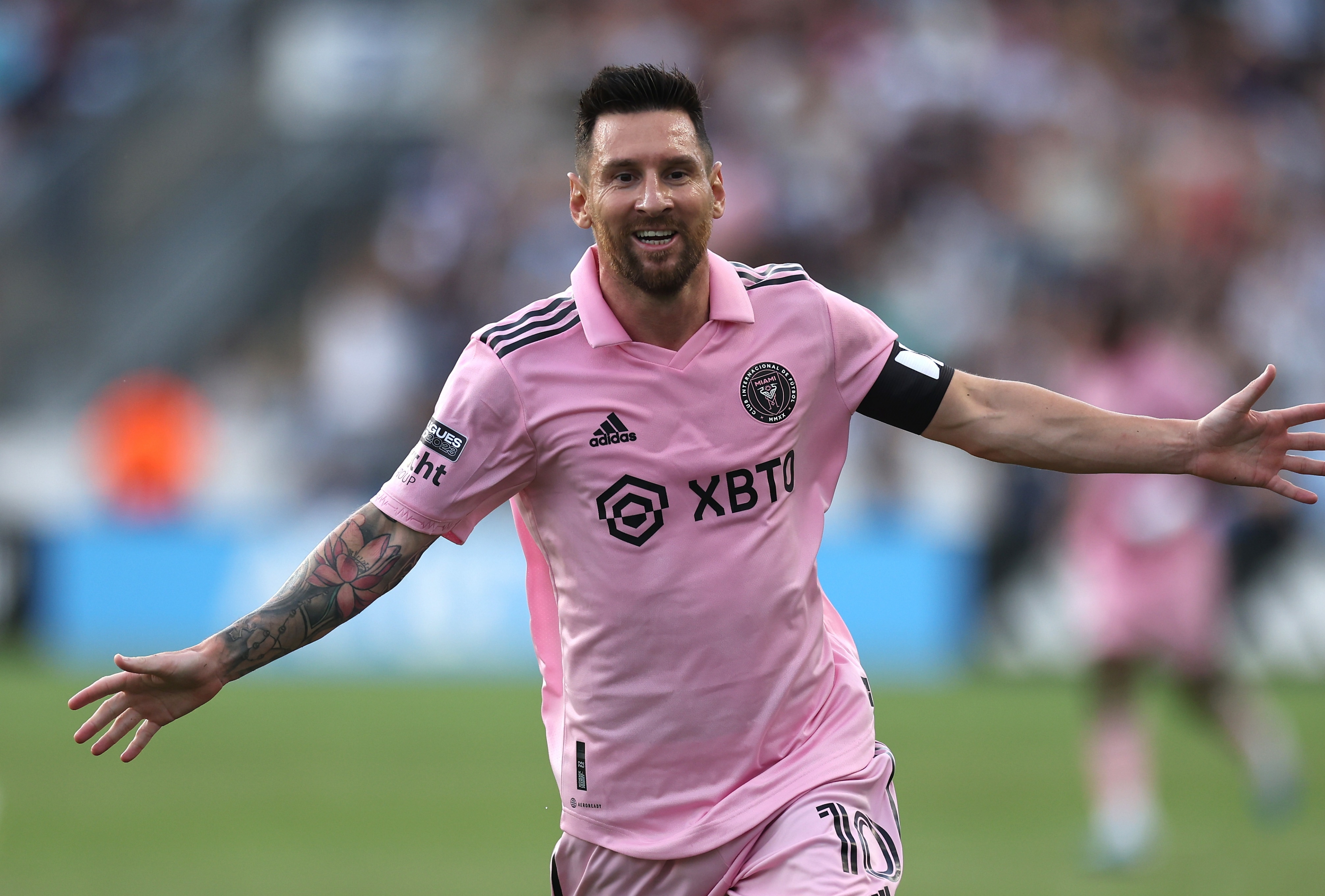 梅西带伤上阵,队友也都拼尽全力,踢个世俱杯比美职联更加认真,给轻敌