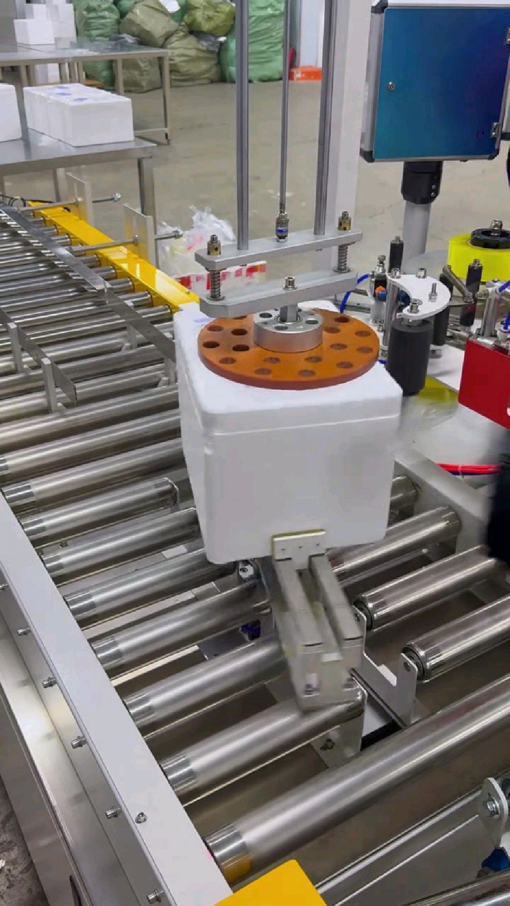 自适应泡沫箱封箱机