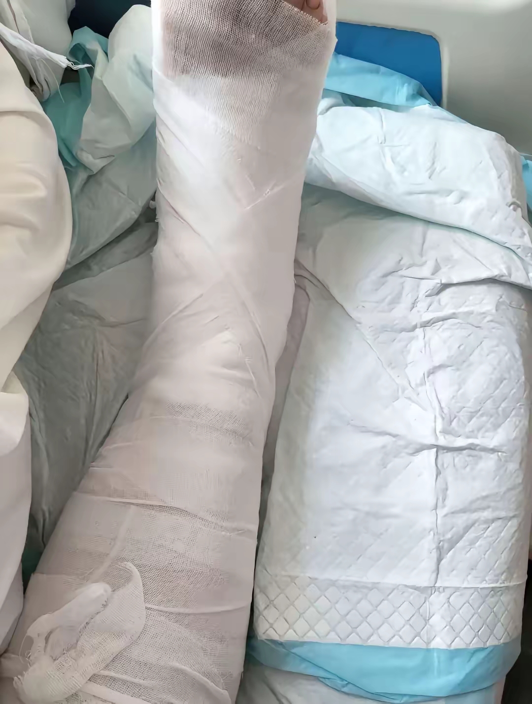 有人建议让儿子回来,二姨说请假一天500就没了