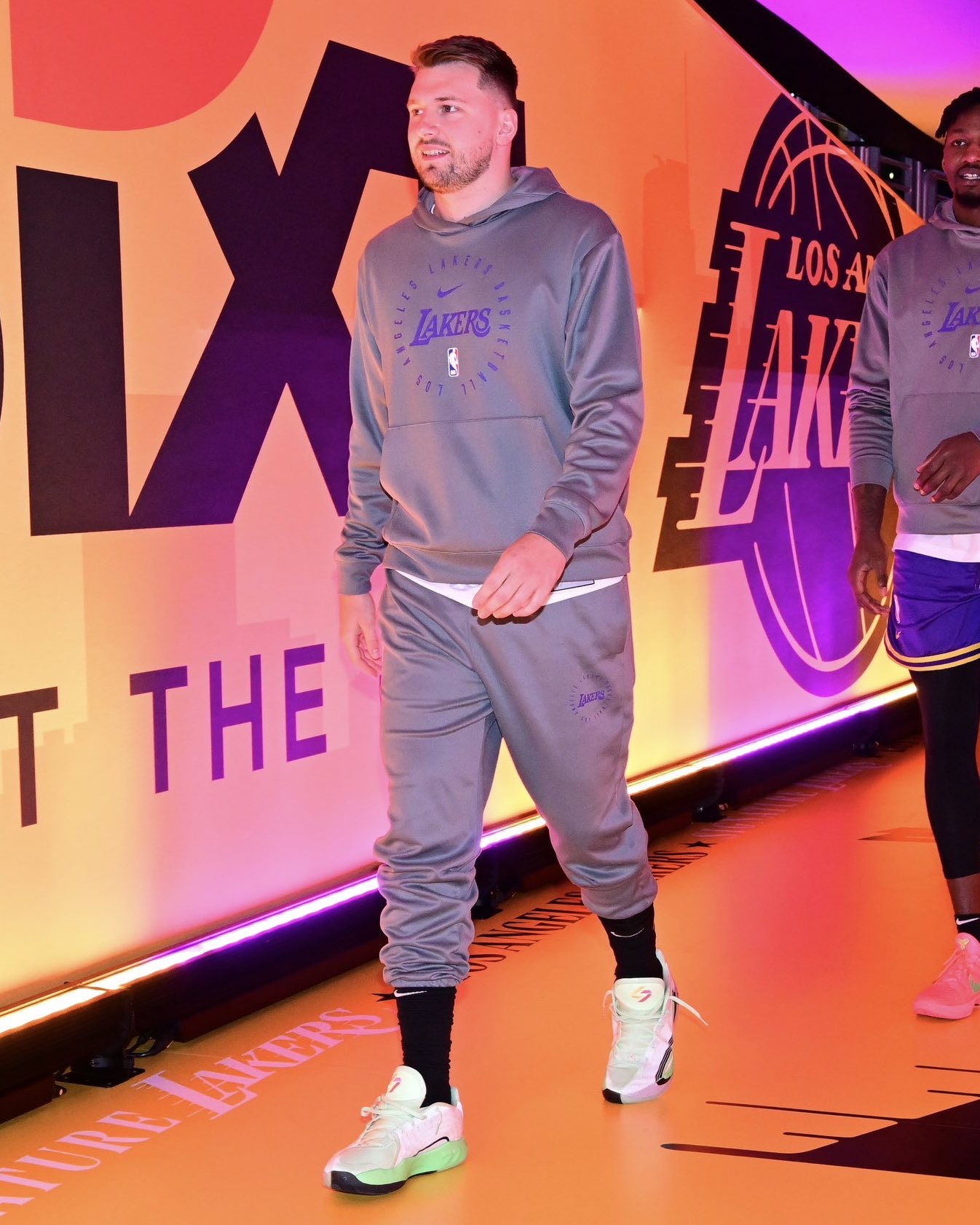 卢卡·东契奇在对阵老东家的首场比赛中首次亮相他的全新 jordan luka