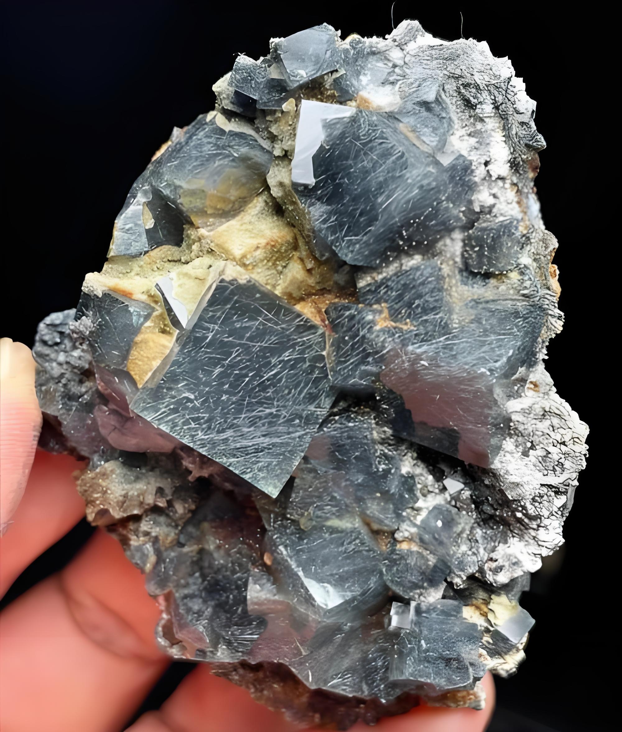 据长江有色金属网数据显示,2025年4月9日,长江综貉趸 汞矿石图片