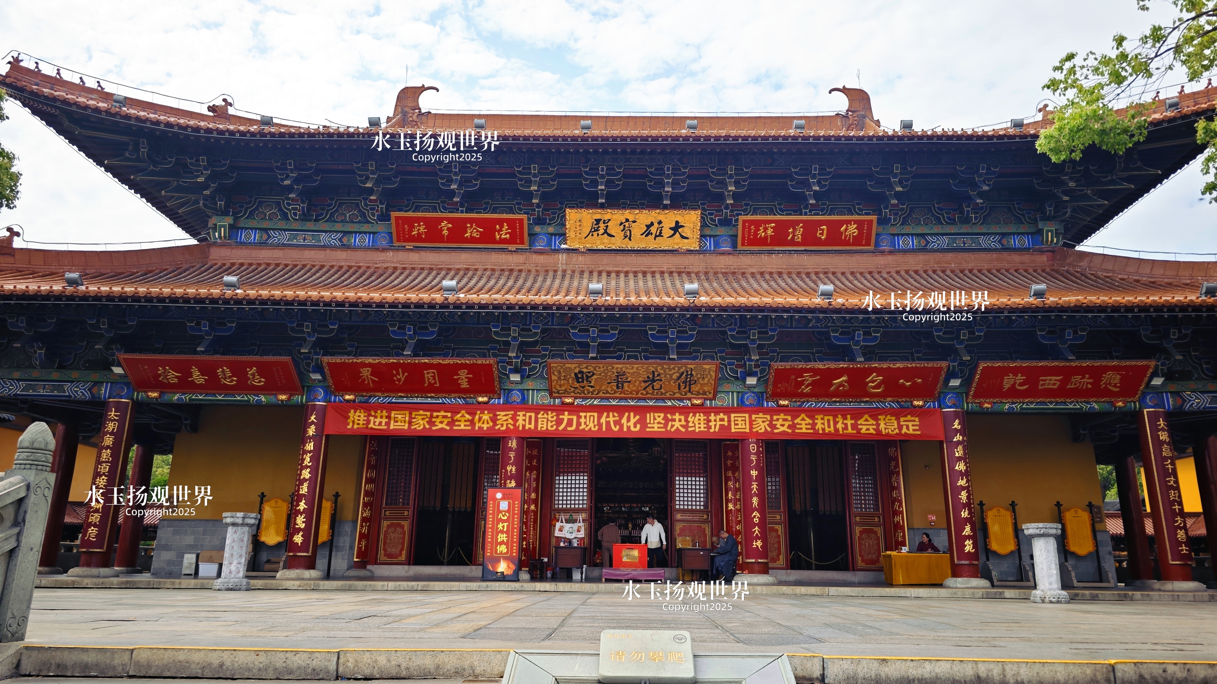 灵山大佛垂眸俯瞰的刹那,山风突然有了重量