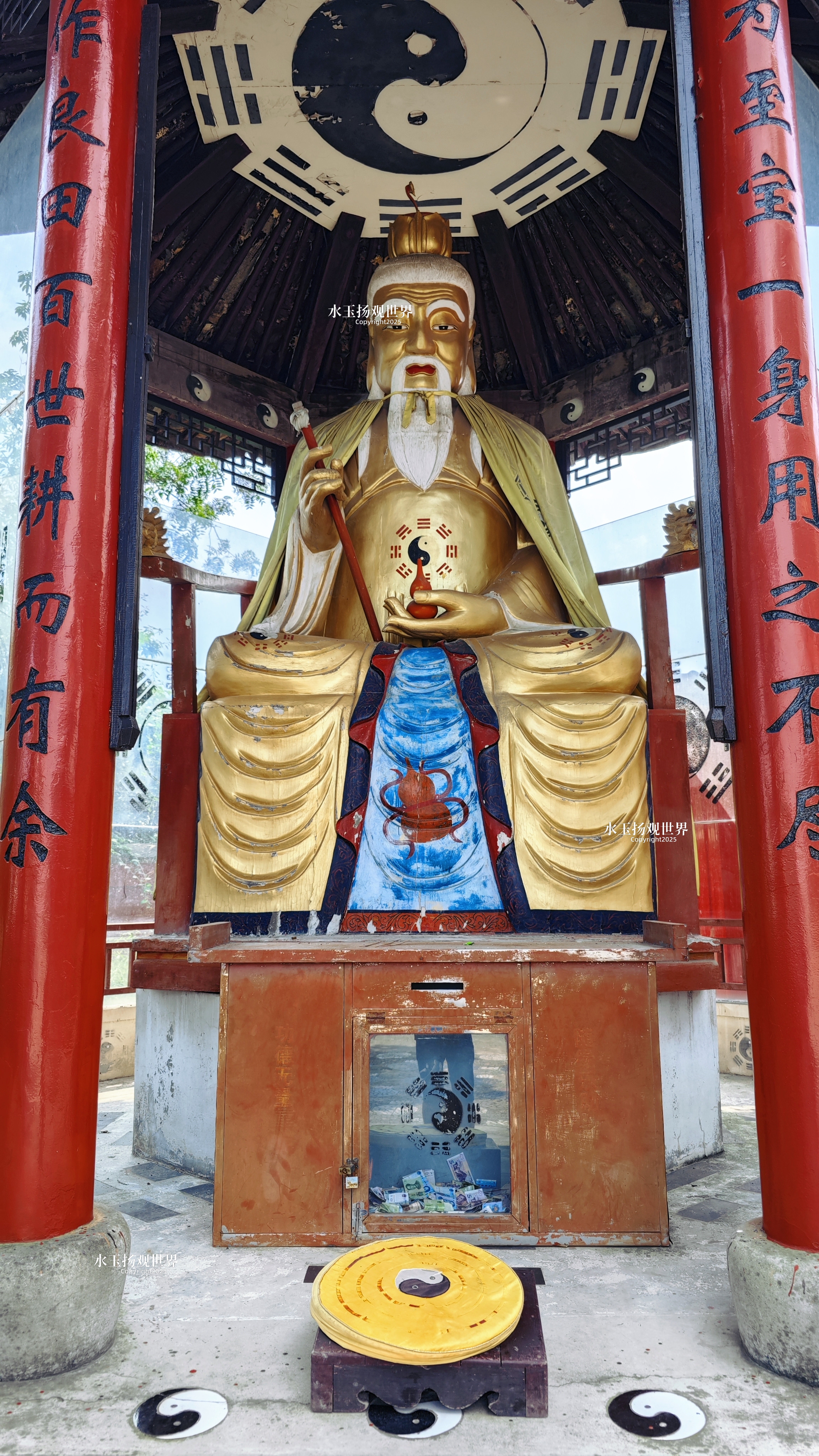 当第一缕晨光刺破太湖烟霭,斜射在玉皇殿鸱吻上的刹