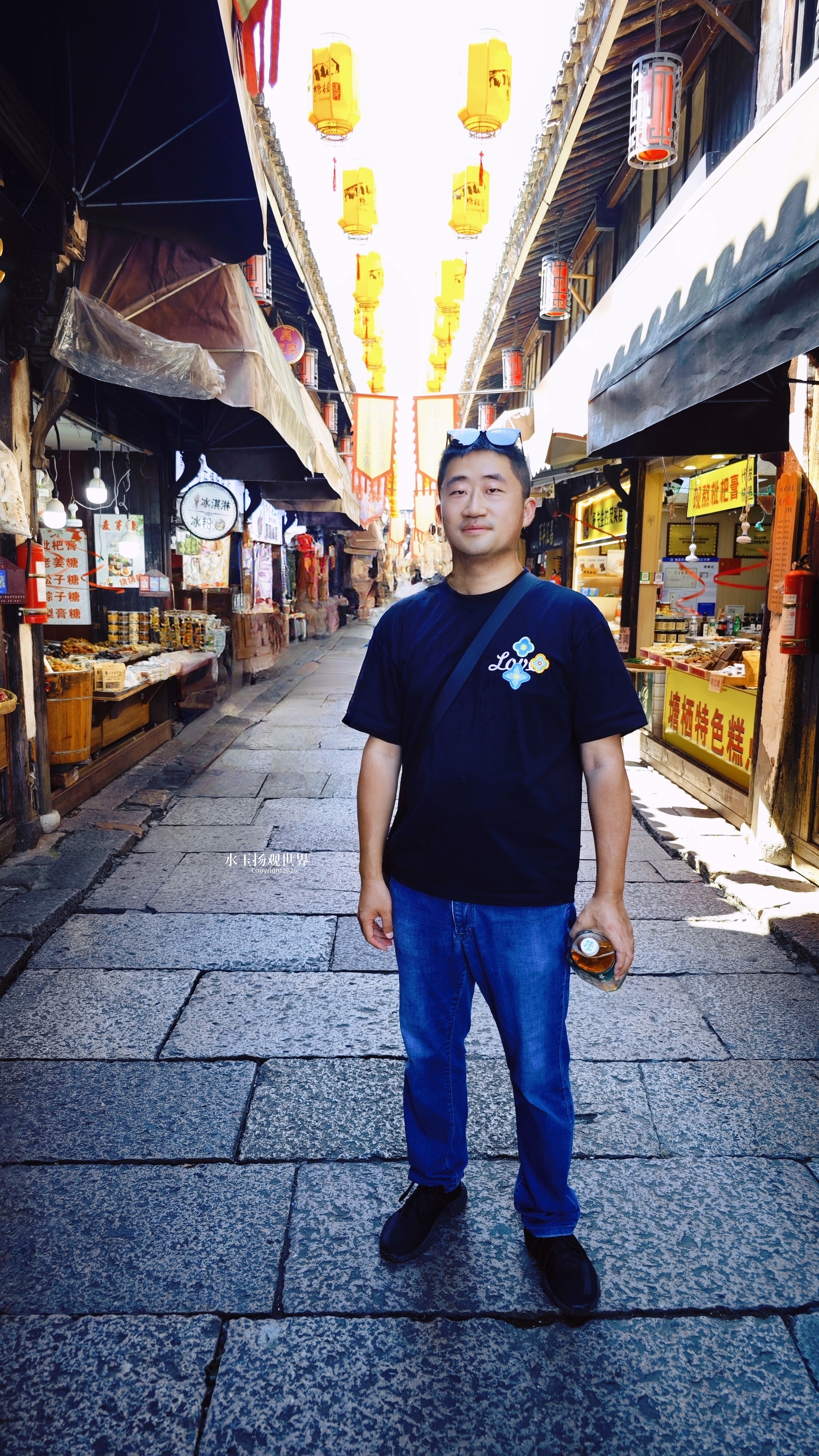 鞋底刚触到广济桥的石阶,五百年的漕运絮语忽然从脚底漫上来