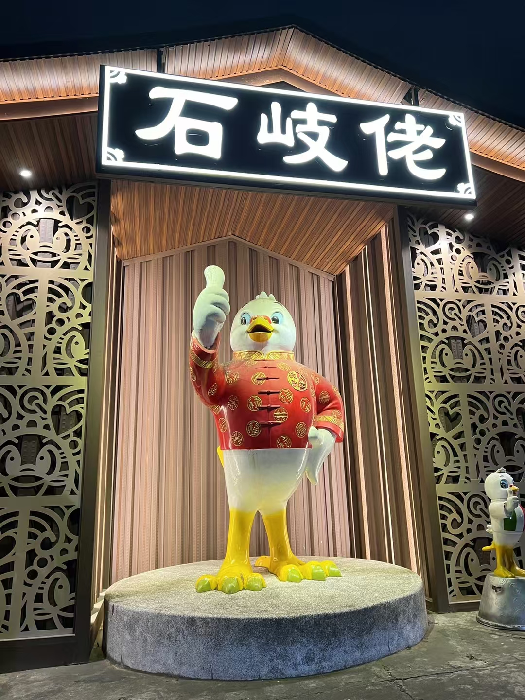 到中山旅游,又是逛吃逛吃的一天,妙龄乳鸽真的超级