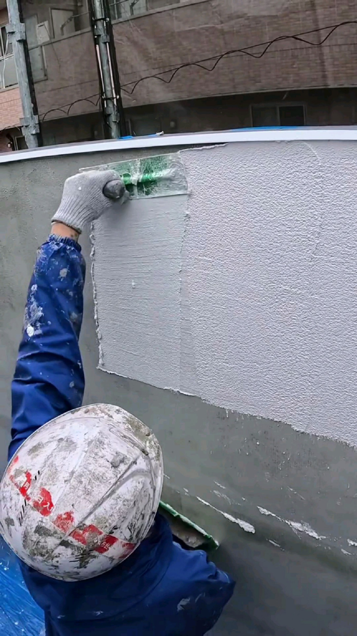 如何高标准的粉刷外墙的水泥砂浆?月薪三万的瓦工技术堪称一流!