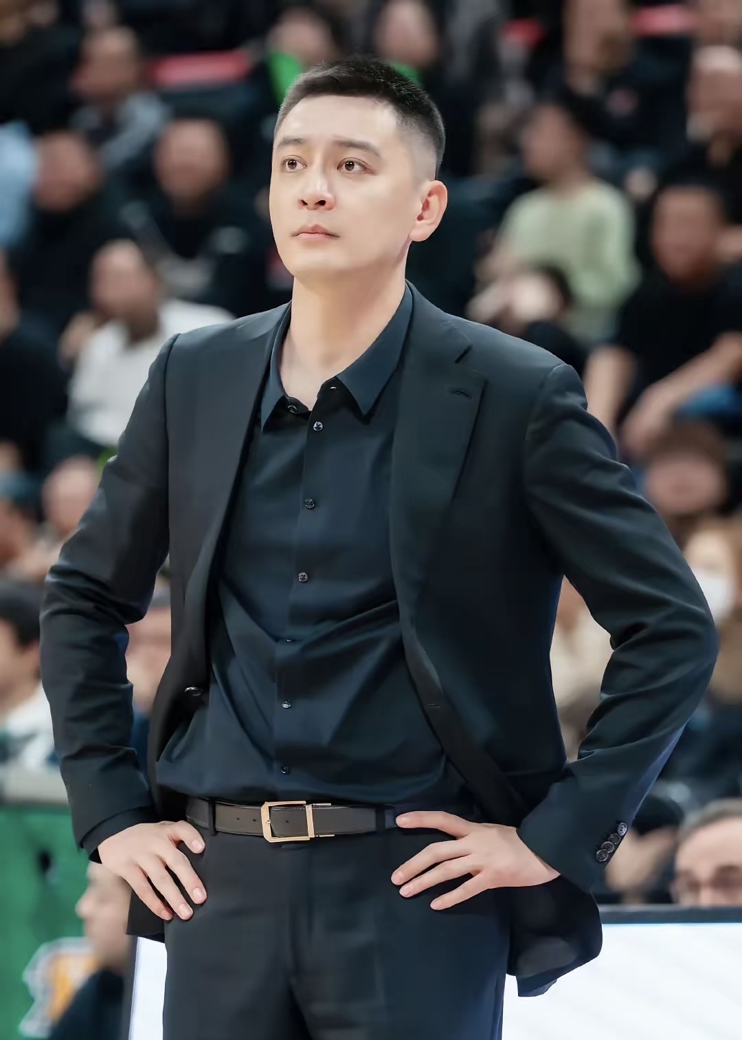 2013年,杨鸣牵着圈外女友唐佳良的手走进婚姻,当时多少人羡慕这对新人