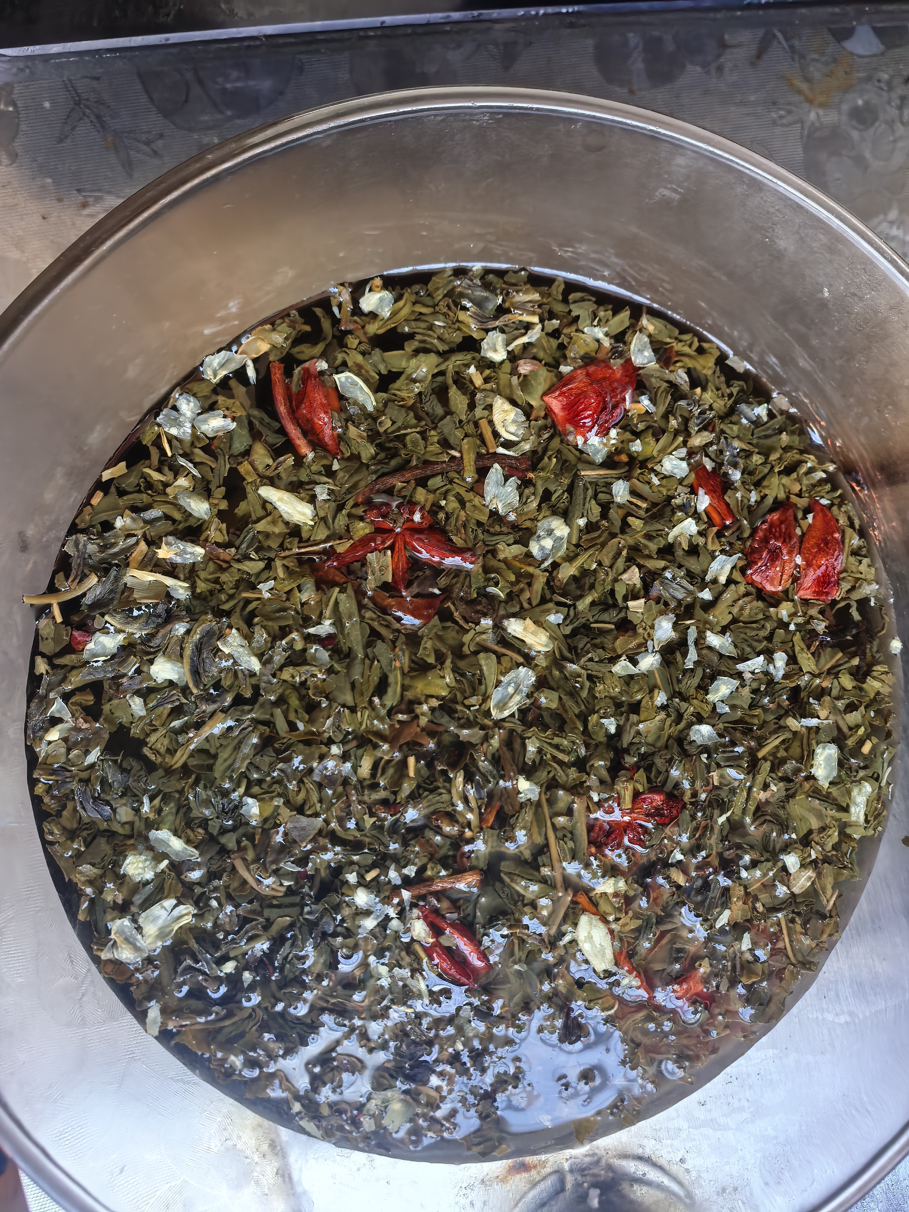 国庆节在家做茶叶蛋一把盐下班茶叶酱油老抽