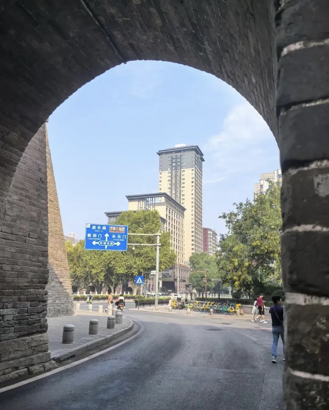 一个朋友说千万不能让久不得志还受过苦的人当