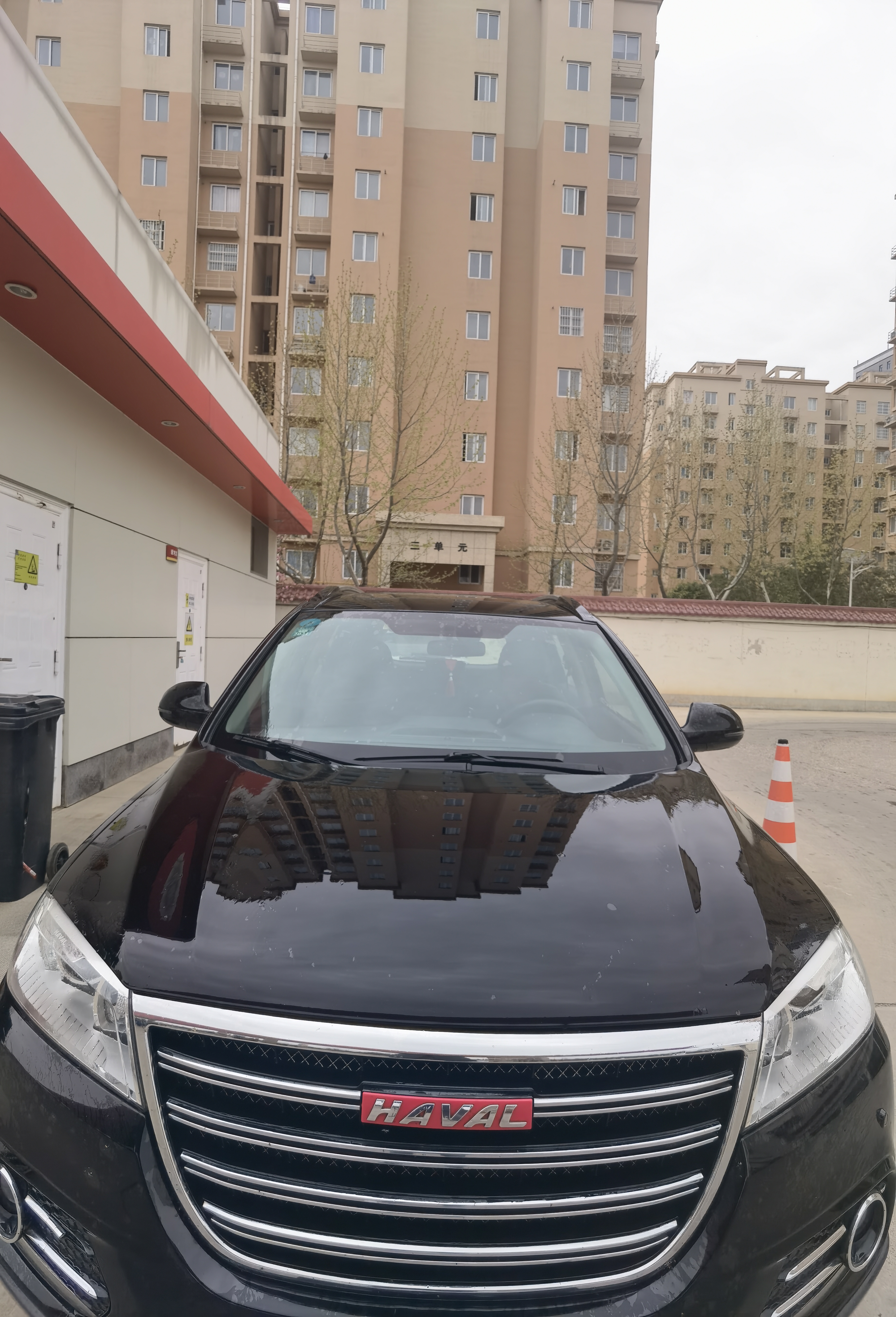 前台退完房,去加油站洗下车,常年自动洗车机洗了n