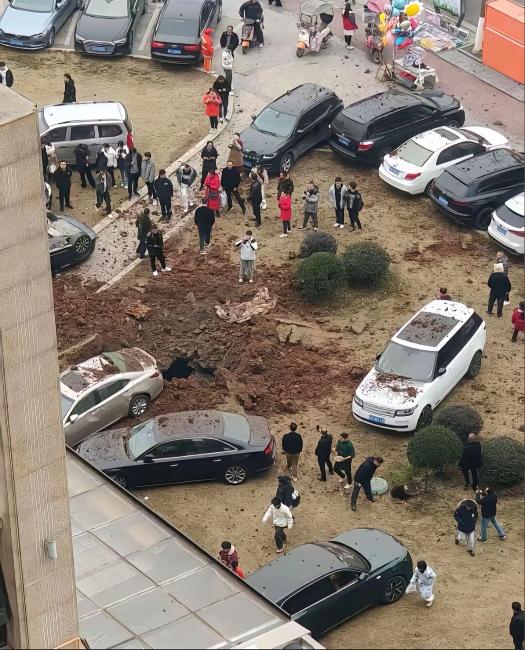 小孩哥,新年闯祸排行榜第一名当之无愧,路虎揽胜