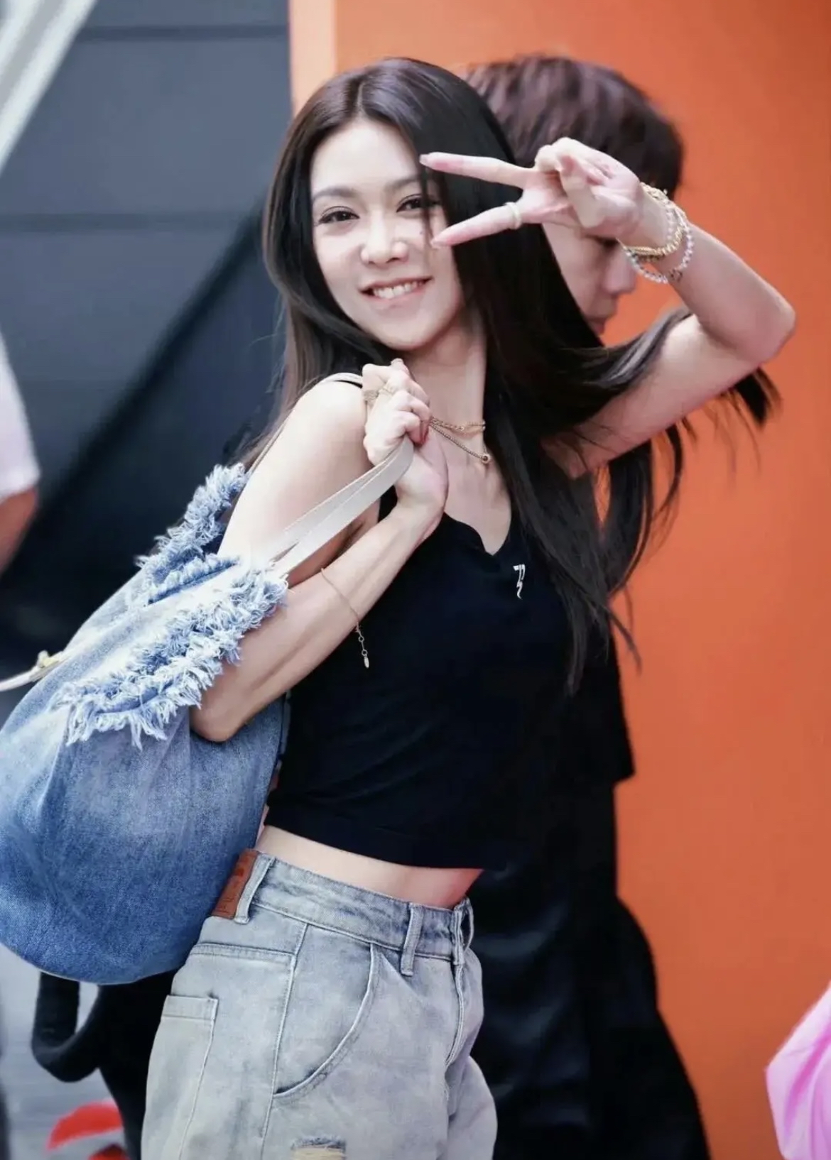 不得不说脸型对一个人的状态影响太大了圆脸简直就是抗老神器