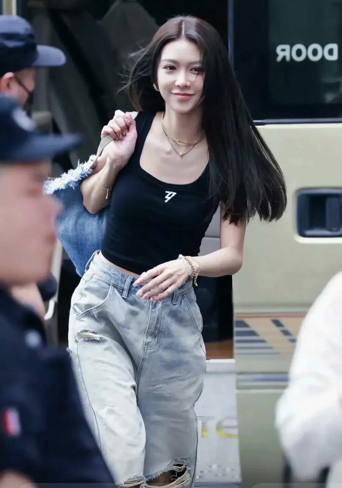 不得不说脸型对一个人的状态影响太大了圆脸简直就是抗老神器