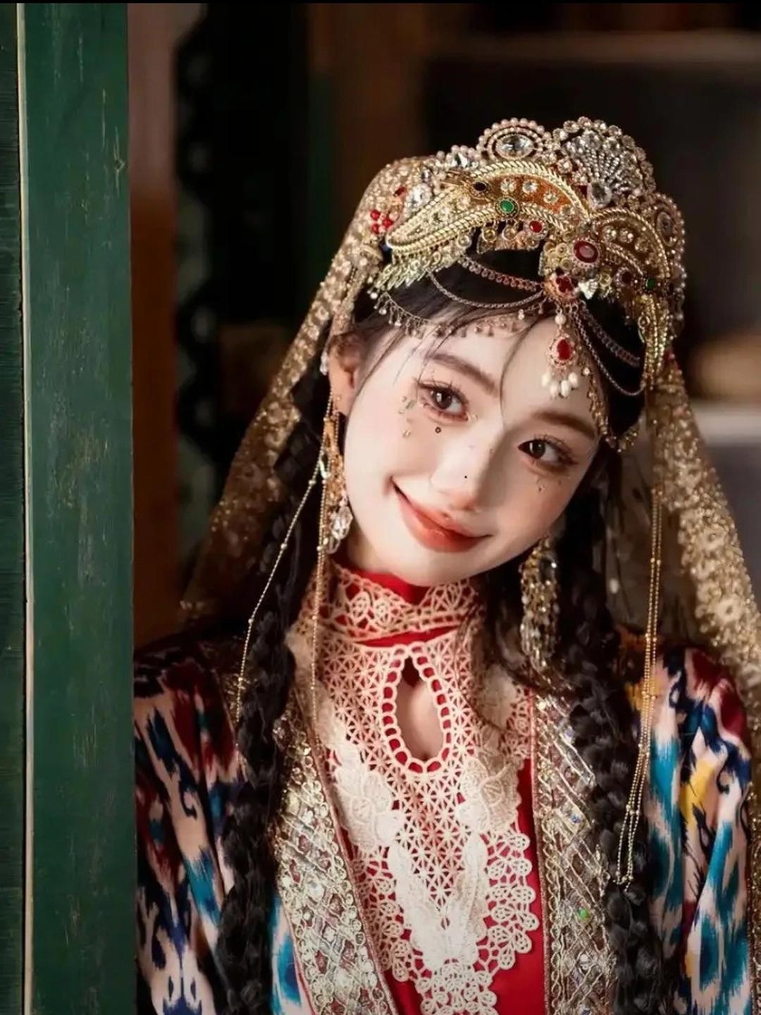 老板两口子都是维吾尔族人男的来自喀什女的来自乌鲁木齐那普通话