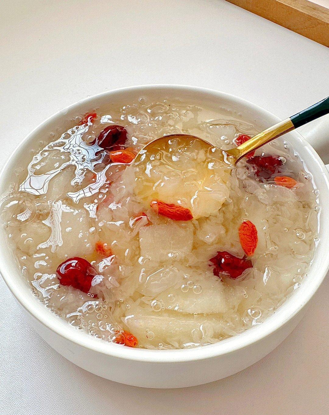 银耳汤过夜吃会中毒吗