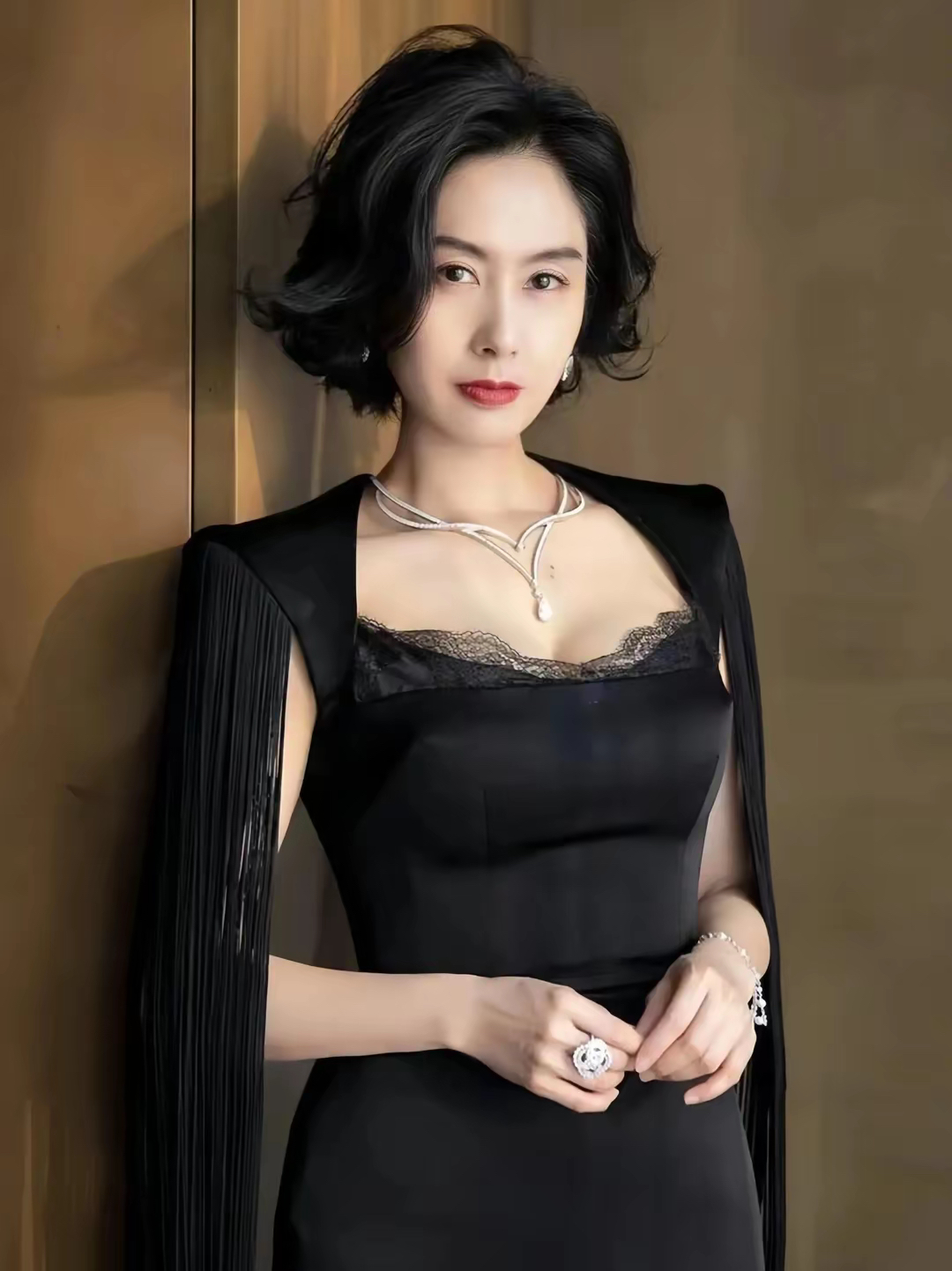 最近冲浪的时候刷到朱茵的高清写真,直接给我美麻了!