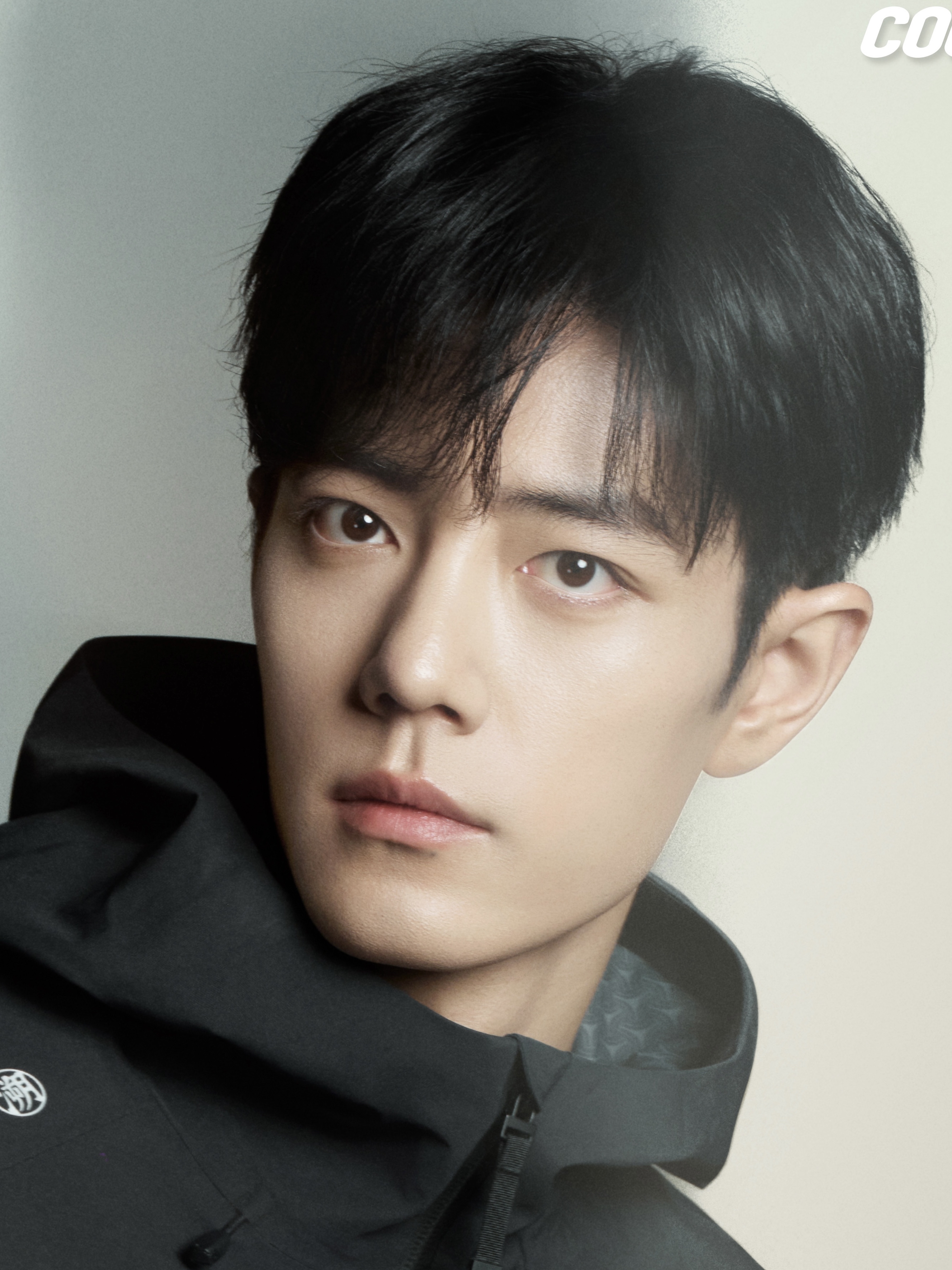 肖战去年发布的音乐实体专辑《我们》,时至今日,稳居腾讯音乐榜总榜第