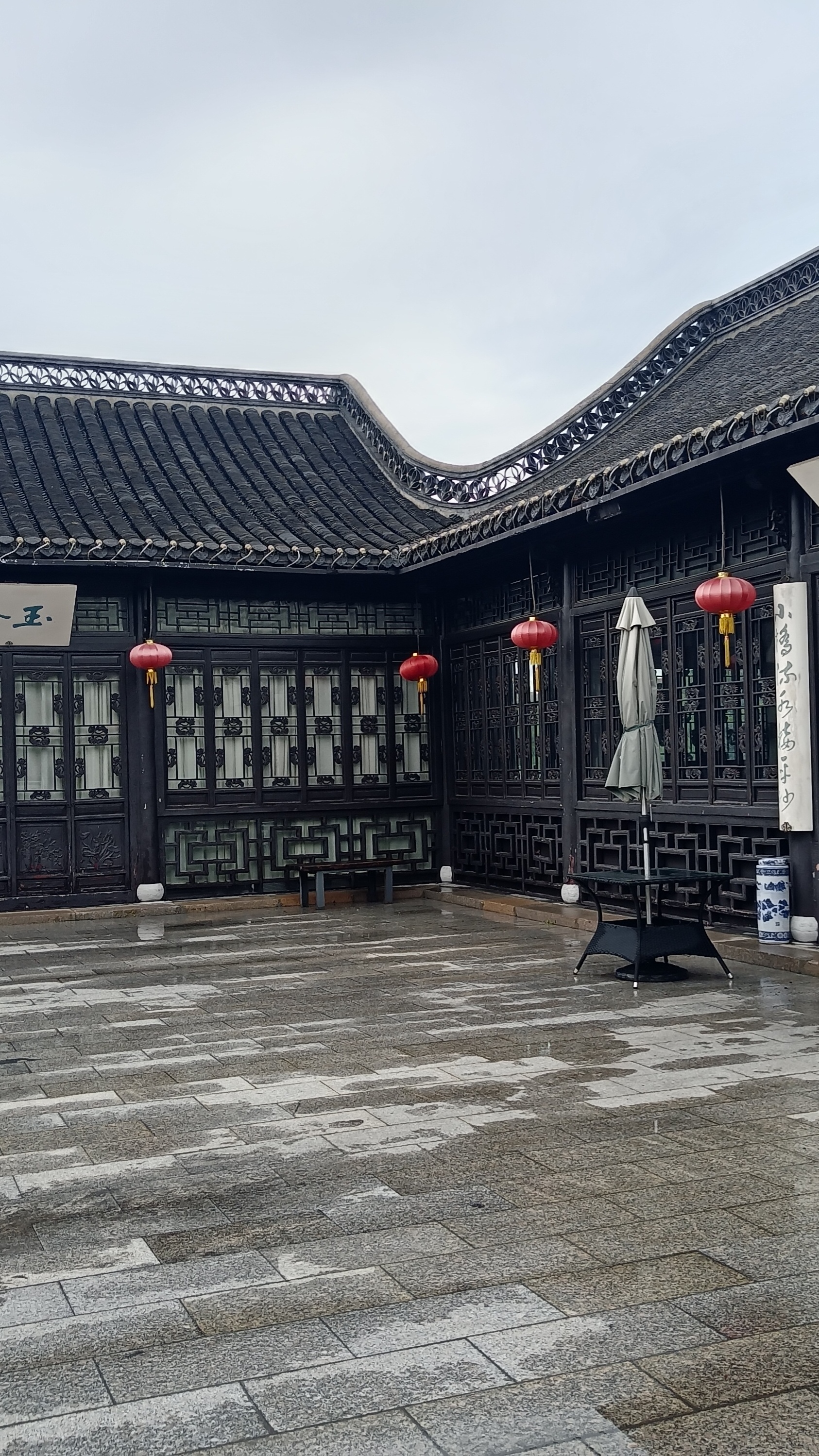 以温柔坚定的姿态,把平凡日常过成闪闪发光的模样