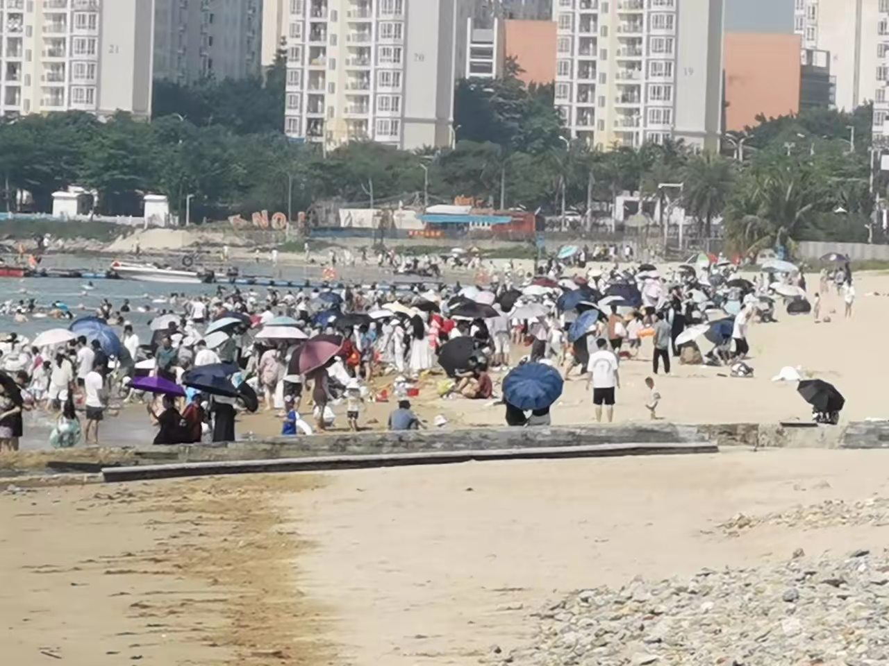 5月2日上午的惠州大亚湾泡泡海,那场面简直是人山人海