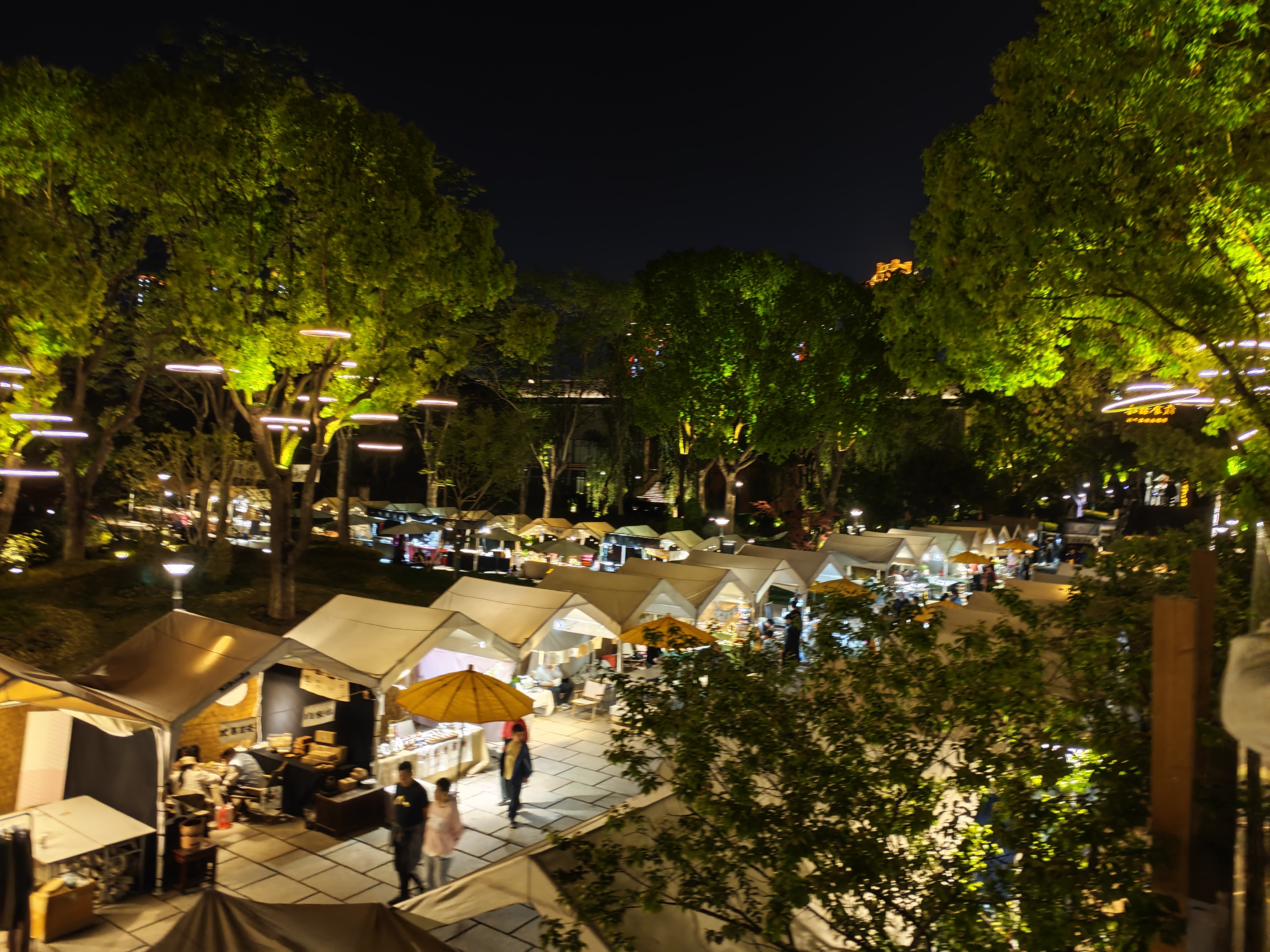 人这一生,在回首过往的时候,更多的不是后悔自己做错