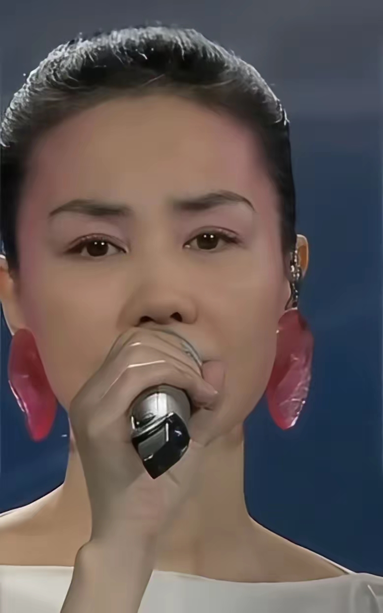 凭一菲之力撑起春晚,还得是万年不变的空灵派代表人物 faye王菲!