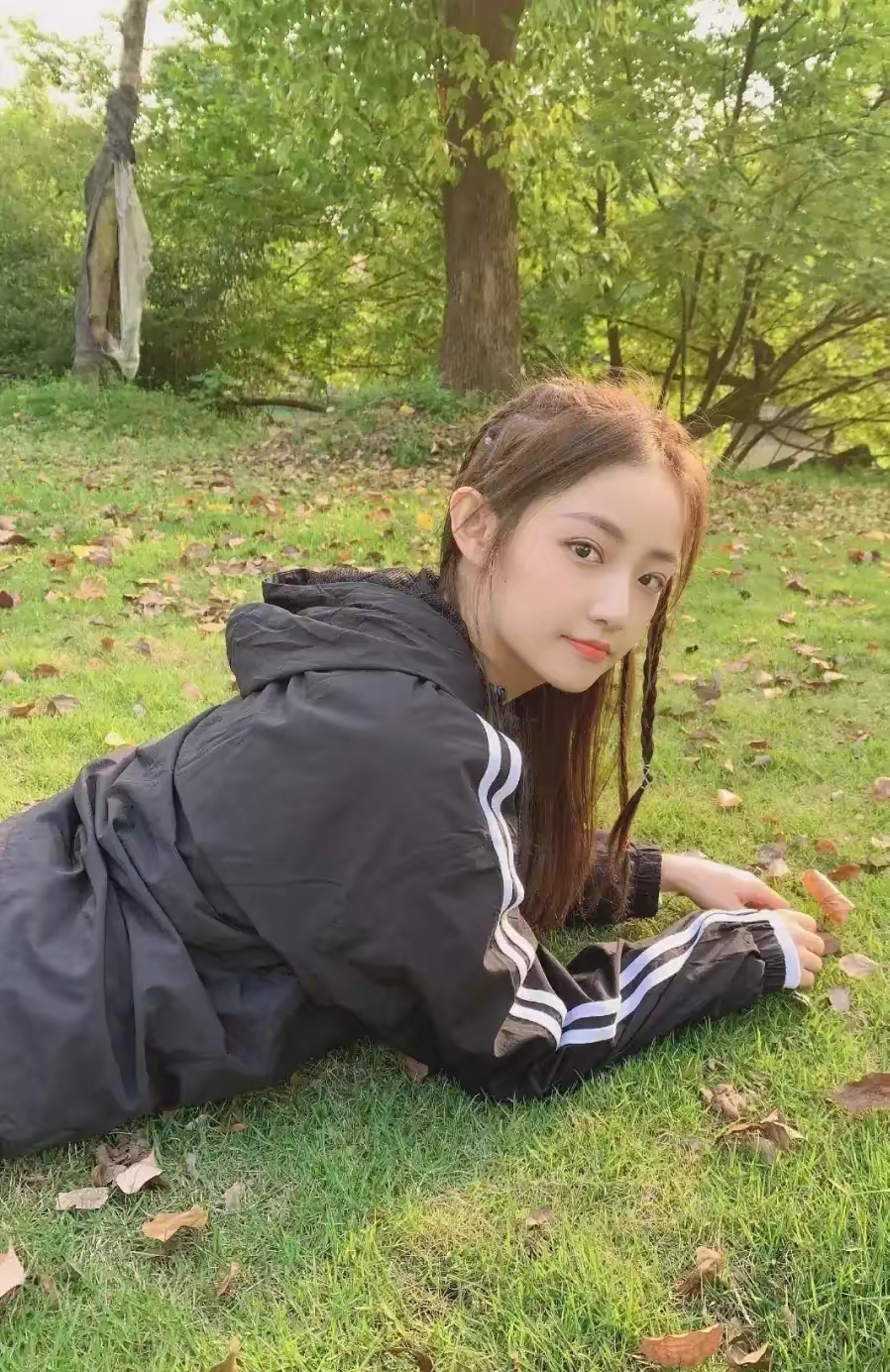 95后小花吴佳怡:从艺考学霸到荧屏女神的蜕变之路