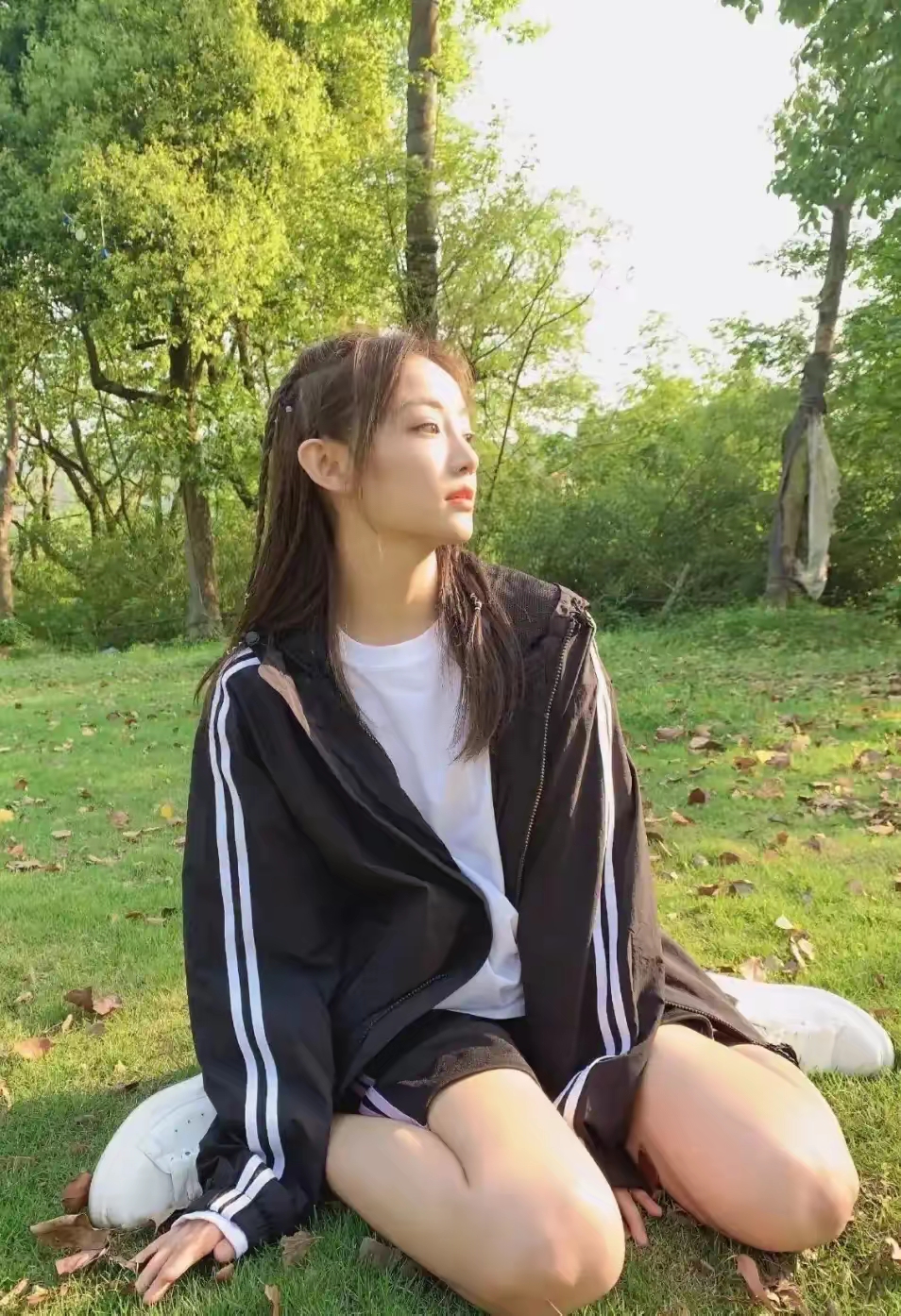 95后小花吴佳怡:从艺考学霸到荧屏女神的蜕变之路