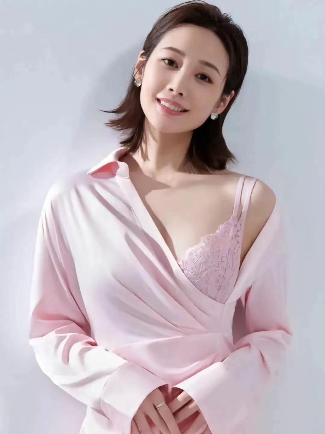 李纯撞脸王鸥,谁更漂亮呢?