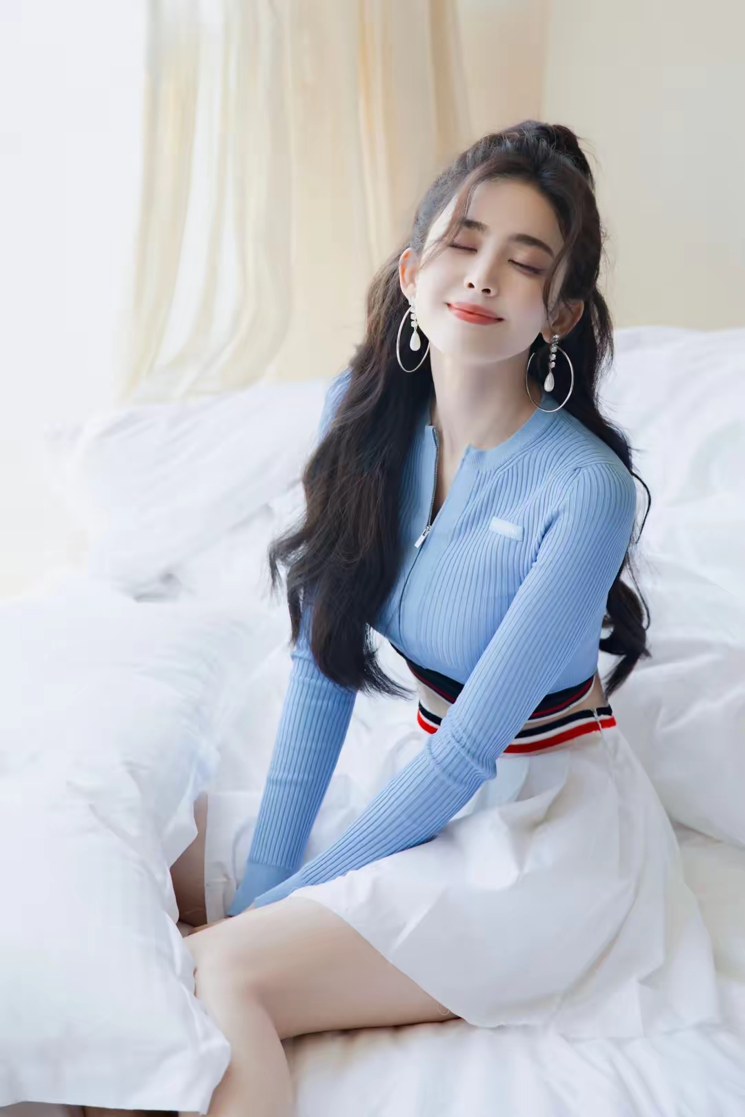 古力娜扎性感美腿小短裙
