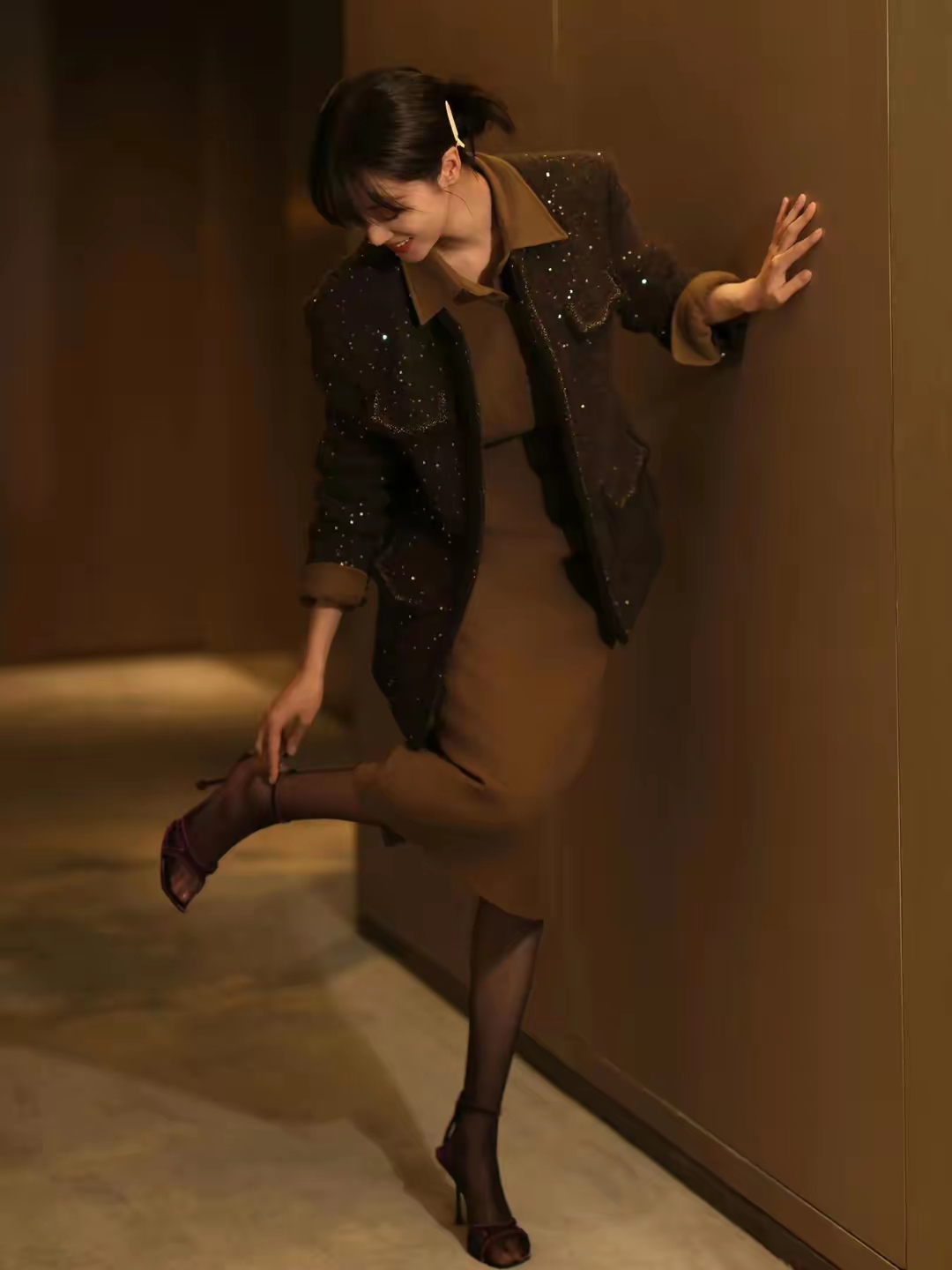 李溪芮太美了优雅长裙配黑色丝袜