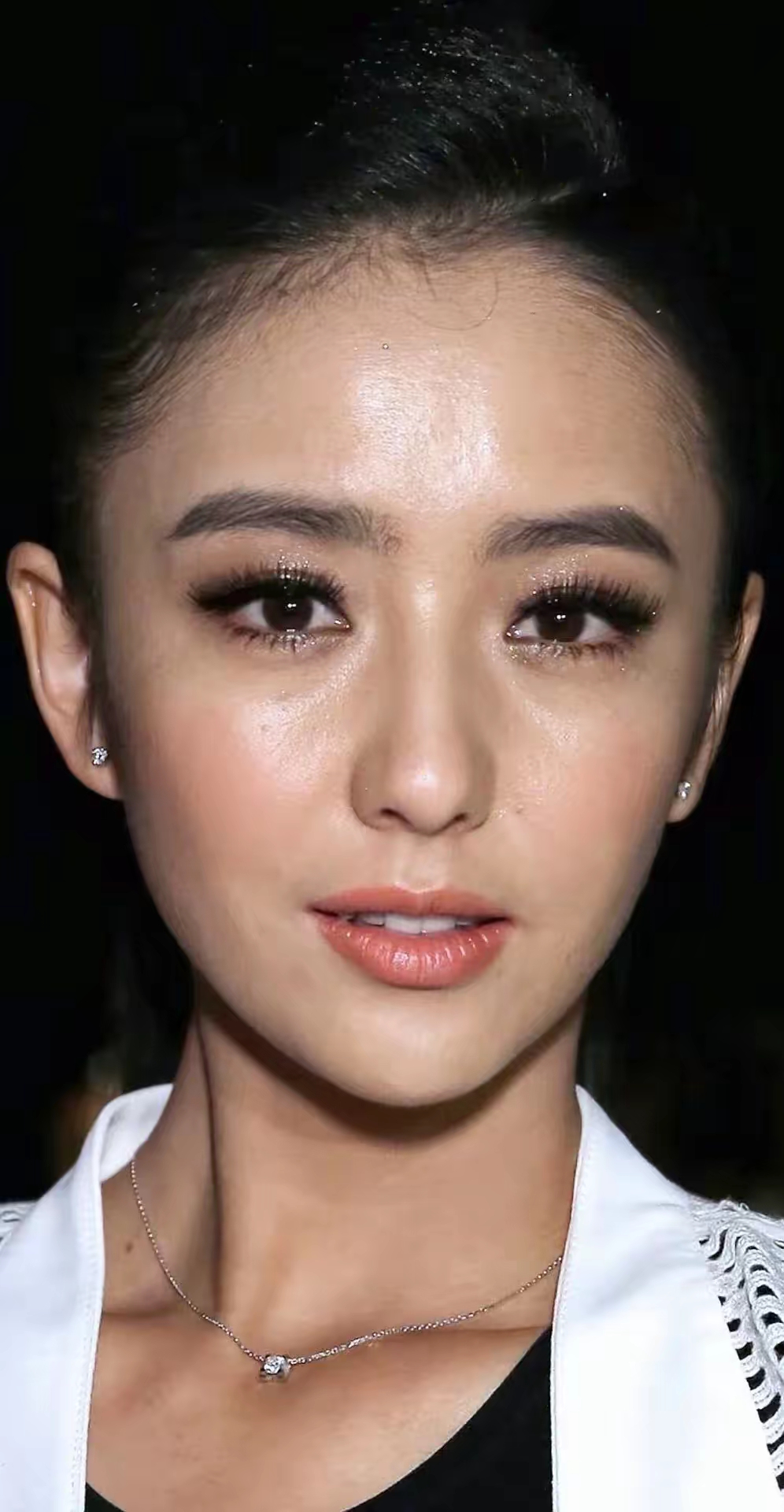 佟丽娅无美颜无滤镜生图长这样