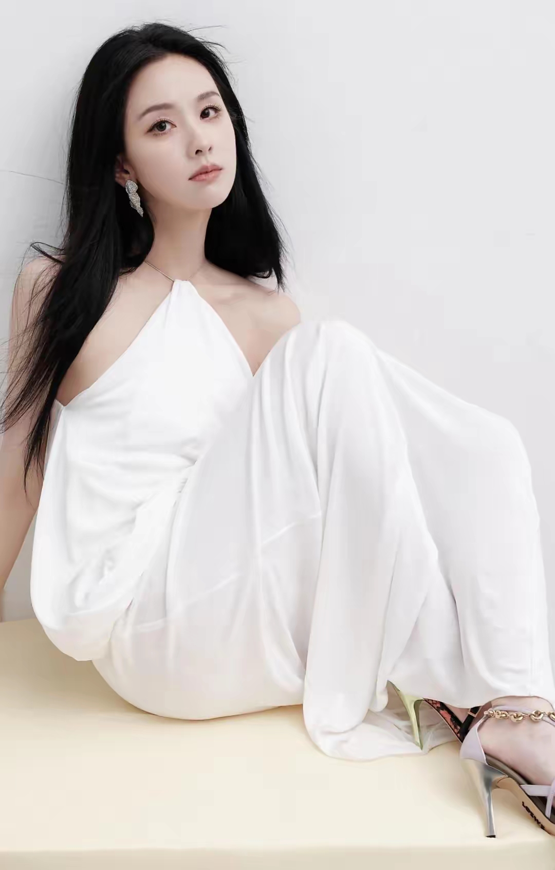 陈都灵不仅是一种外在的美更是一种内在的气质和魅力的体现