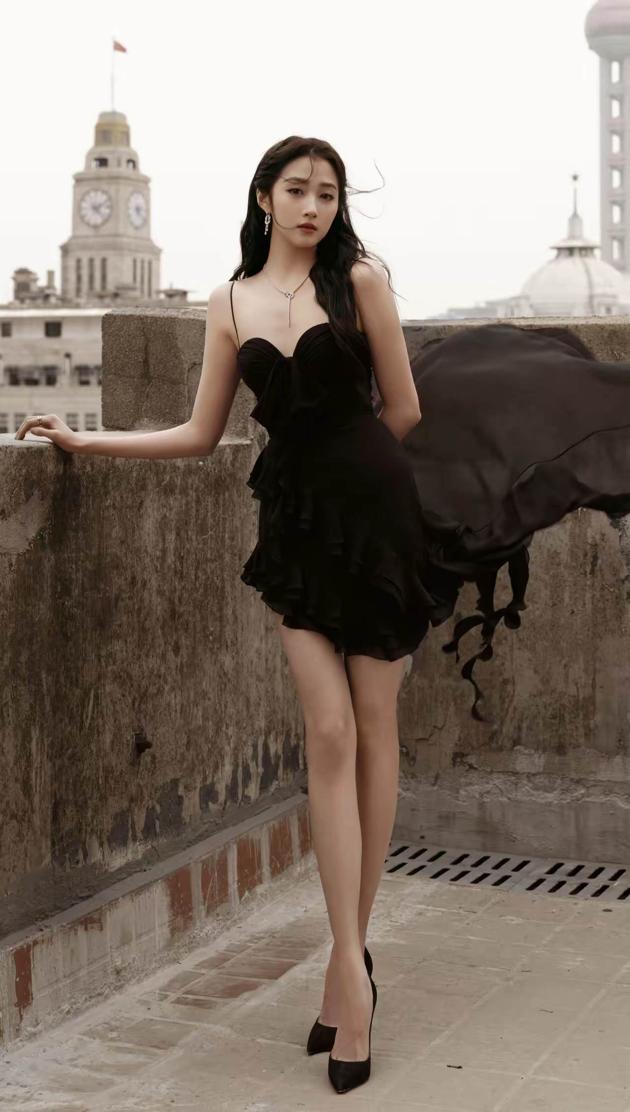 关晓彤大长腿高跟 也是女王范十足来收作业了二