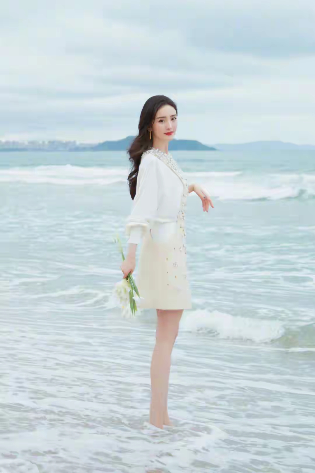 写真图集杨幂沙滩白裙美照